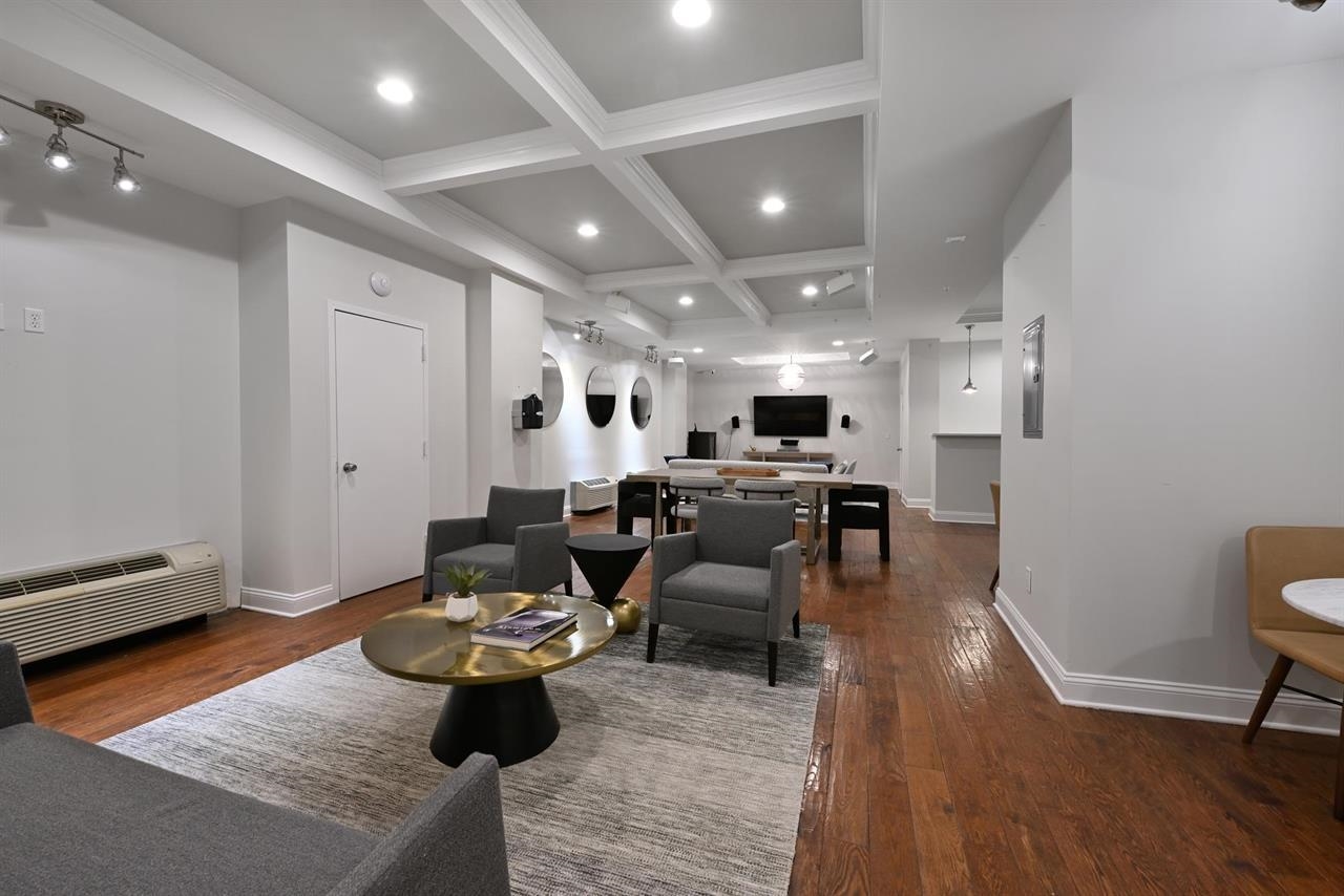 100 MANHATTAN AVE - Photo 5