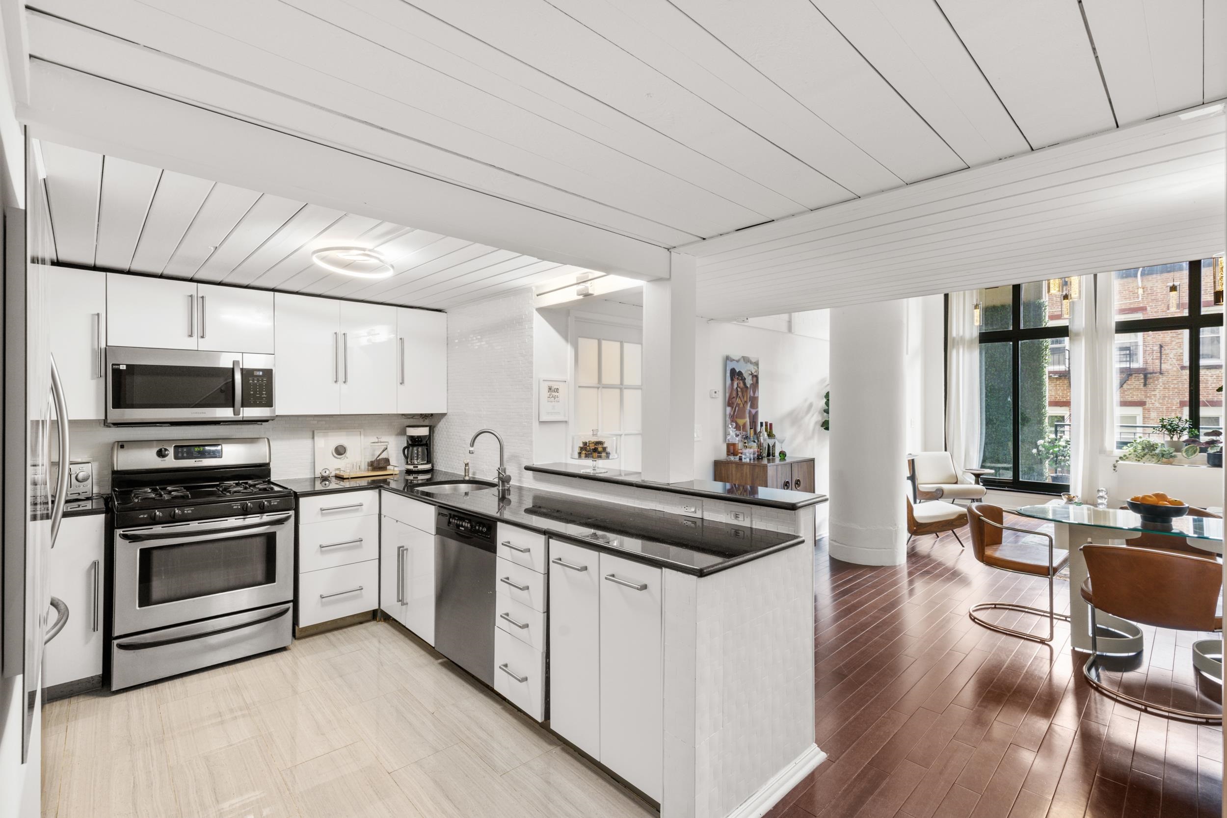 205 10TH ST - Photo 5