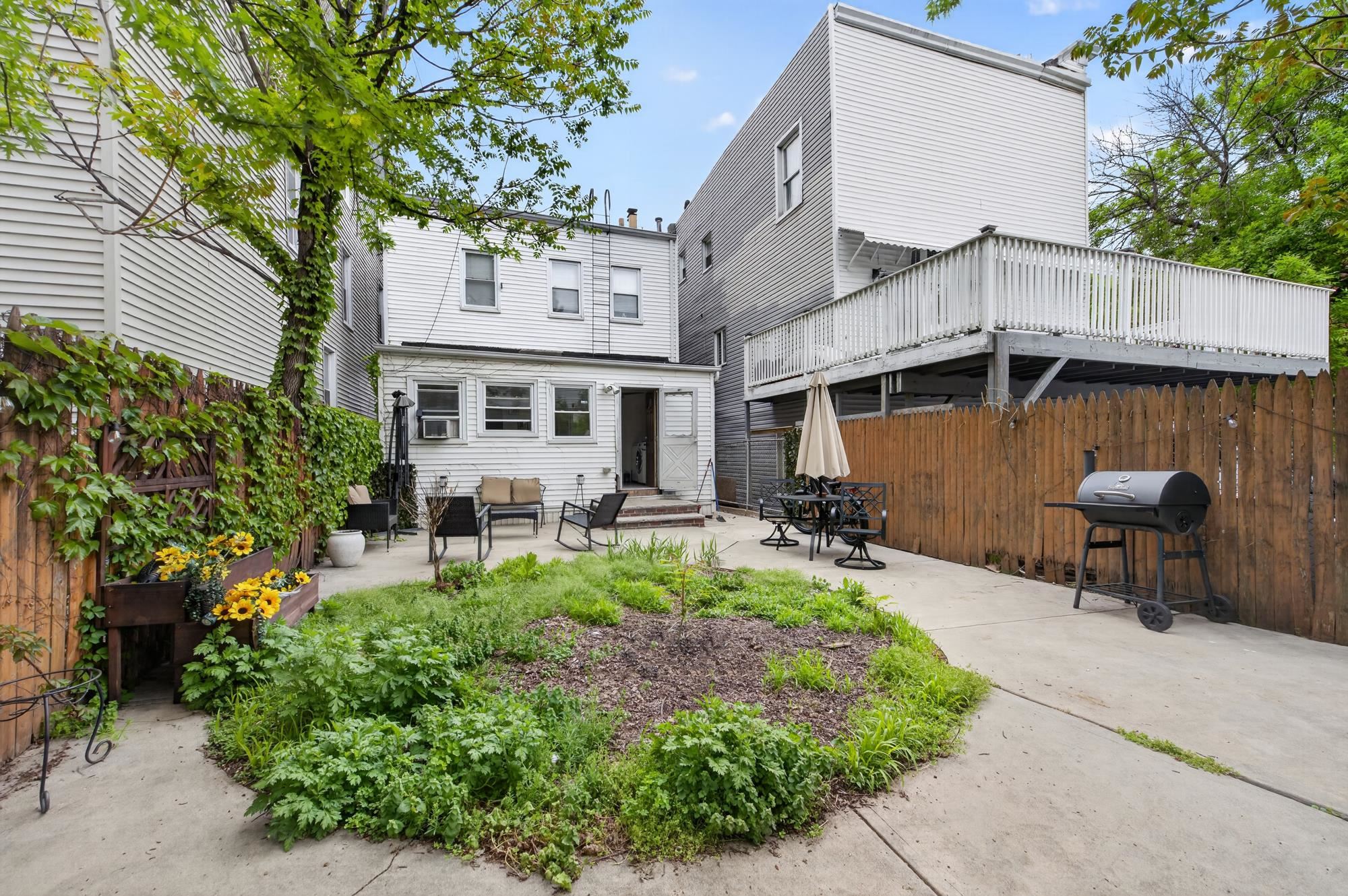 129 AVENUE E - Photo 1