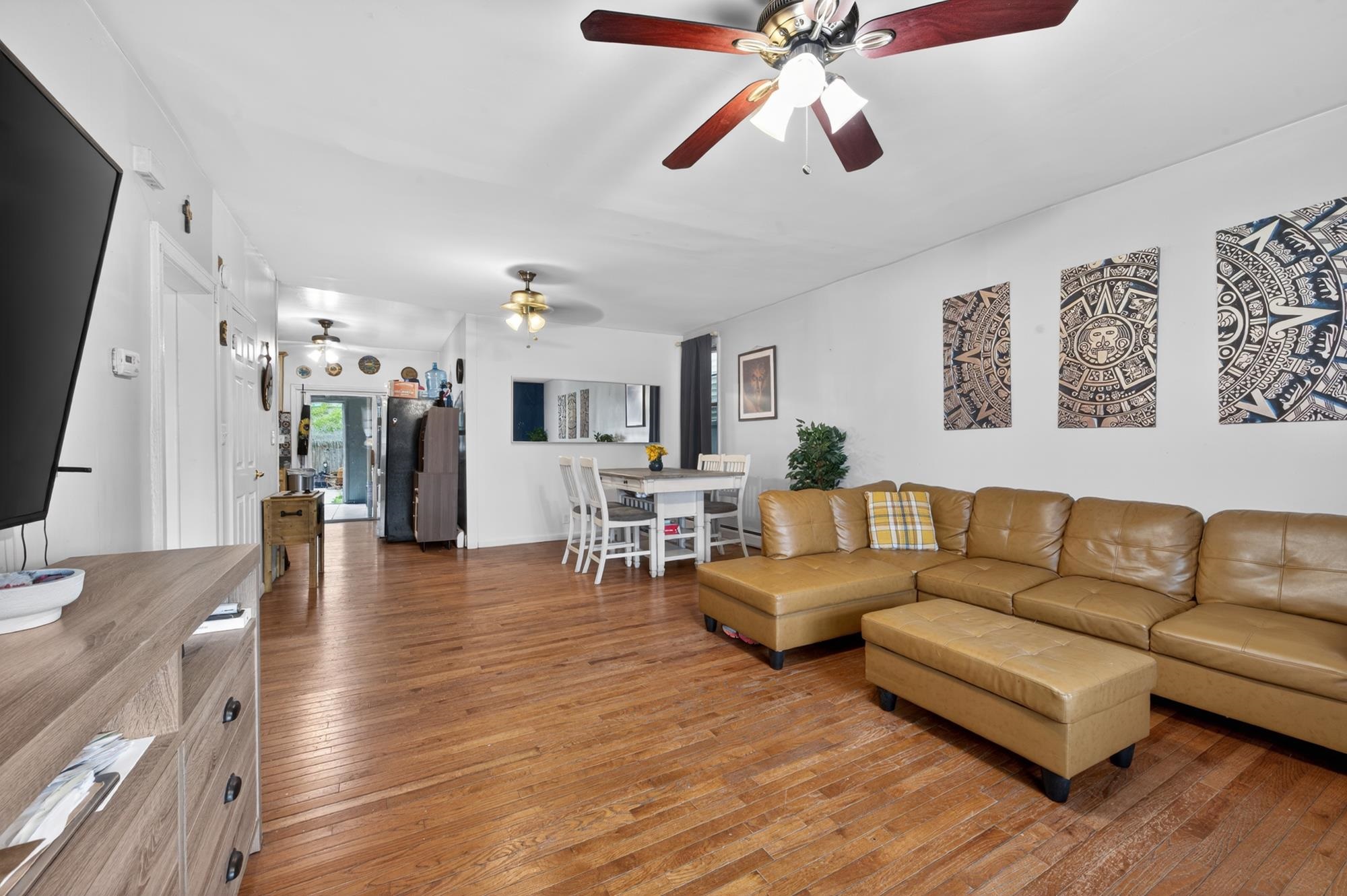 129 AVENUE E - Photo 2