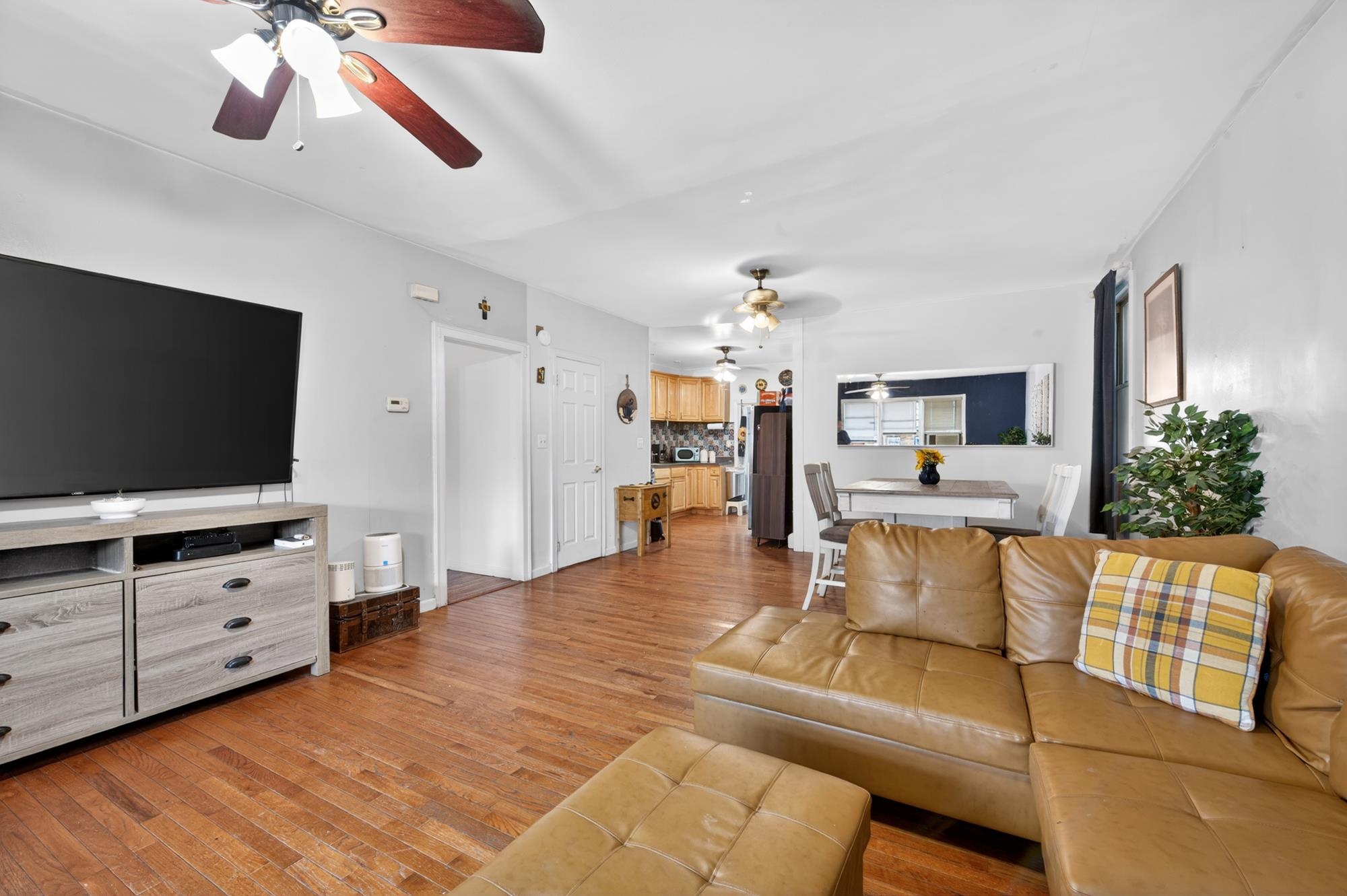 129 AVENUE E - Photo 3
