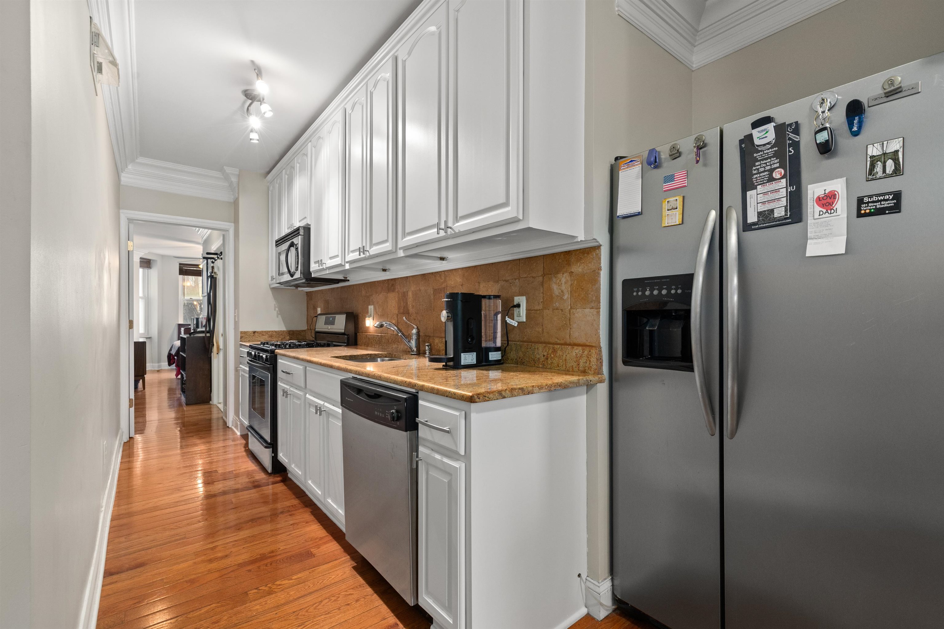 207 OGDEN AVE - Photo 4