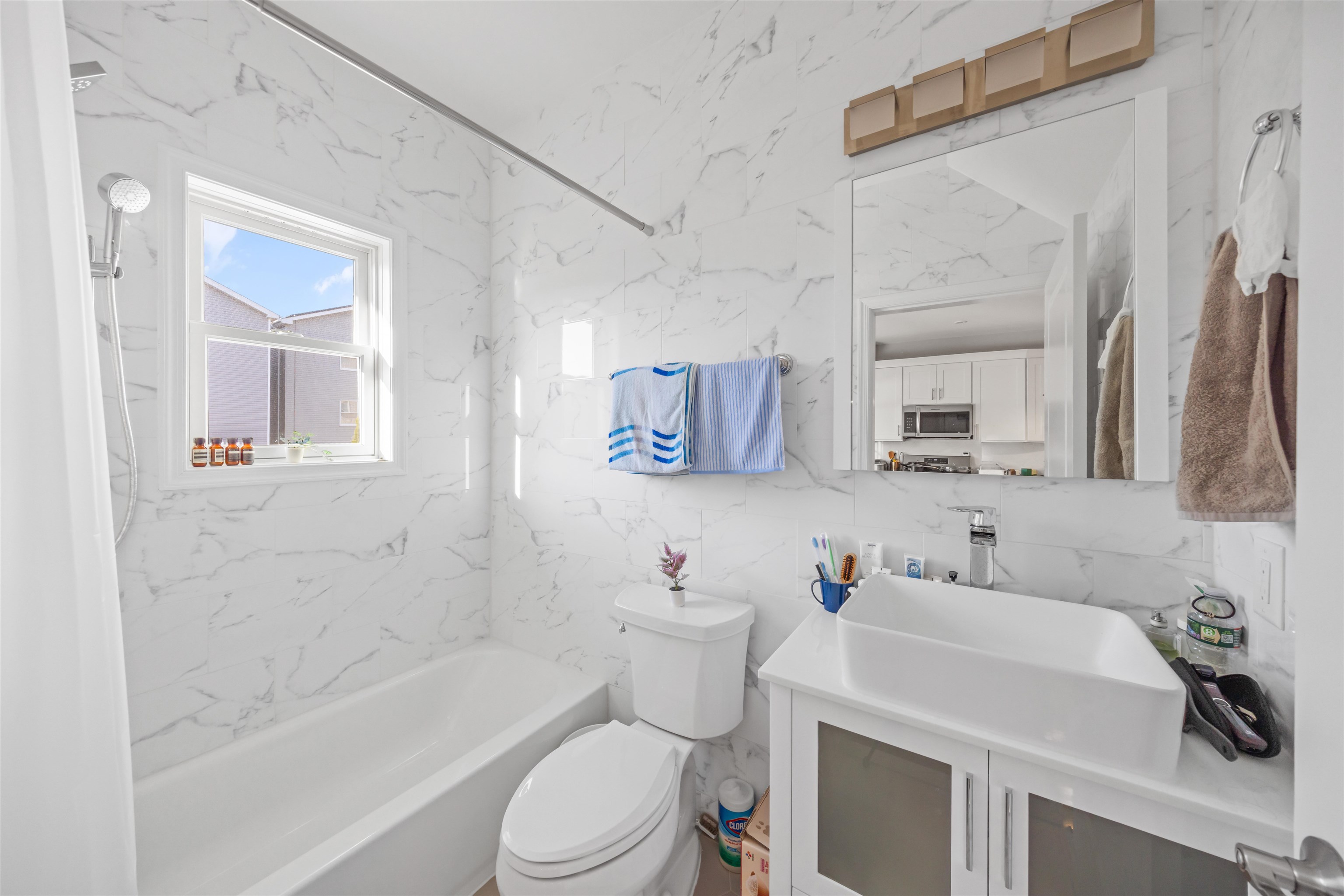 155 LAIDLAW AVE - Photo 4