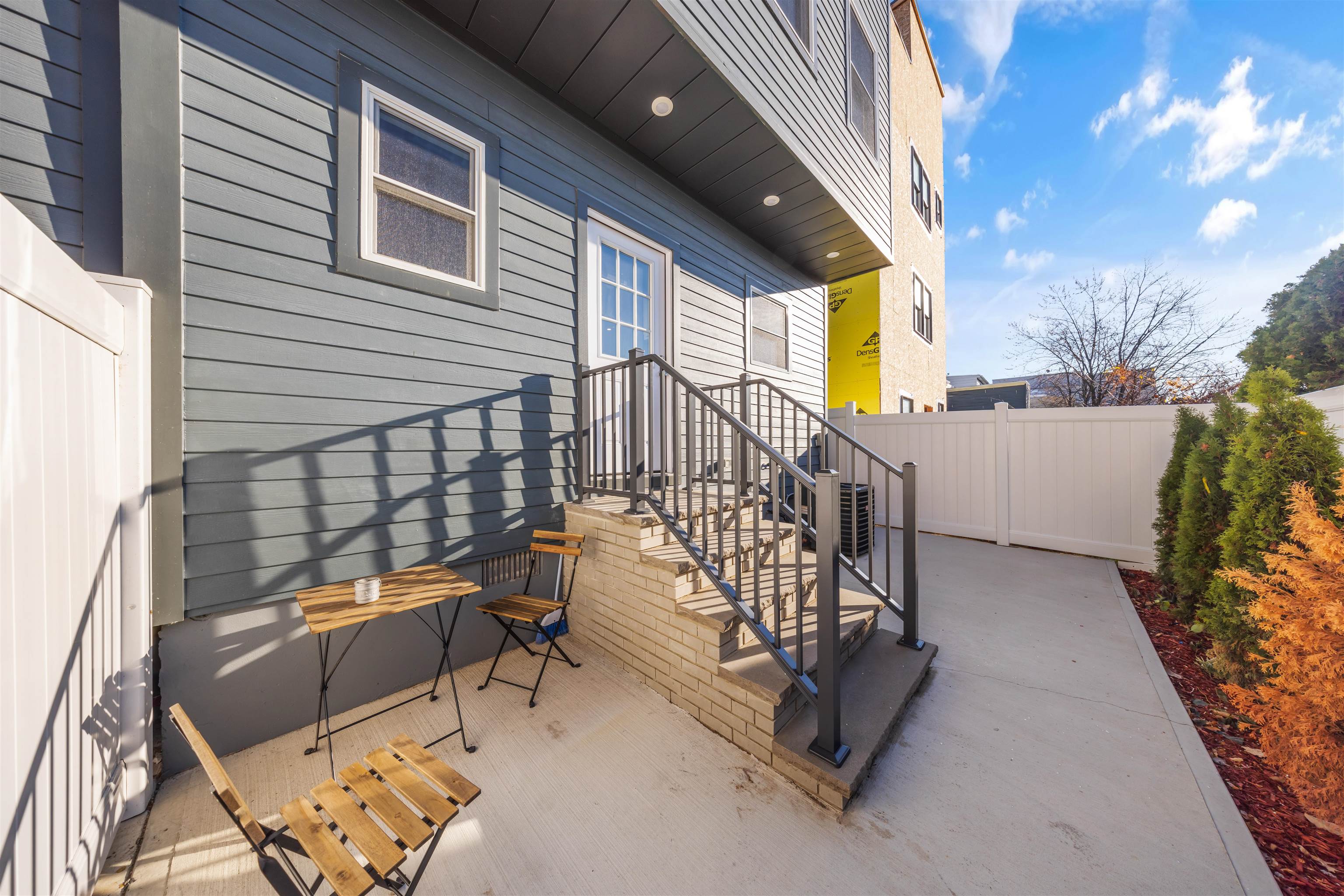 155 LAIDLAW AVE - Photo 5