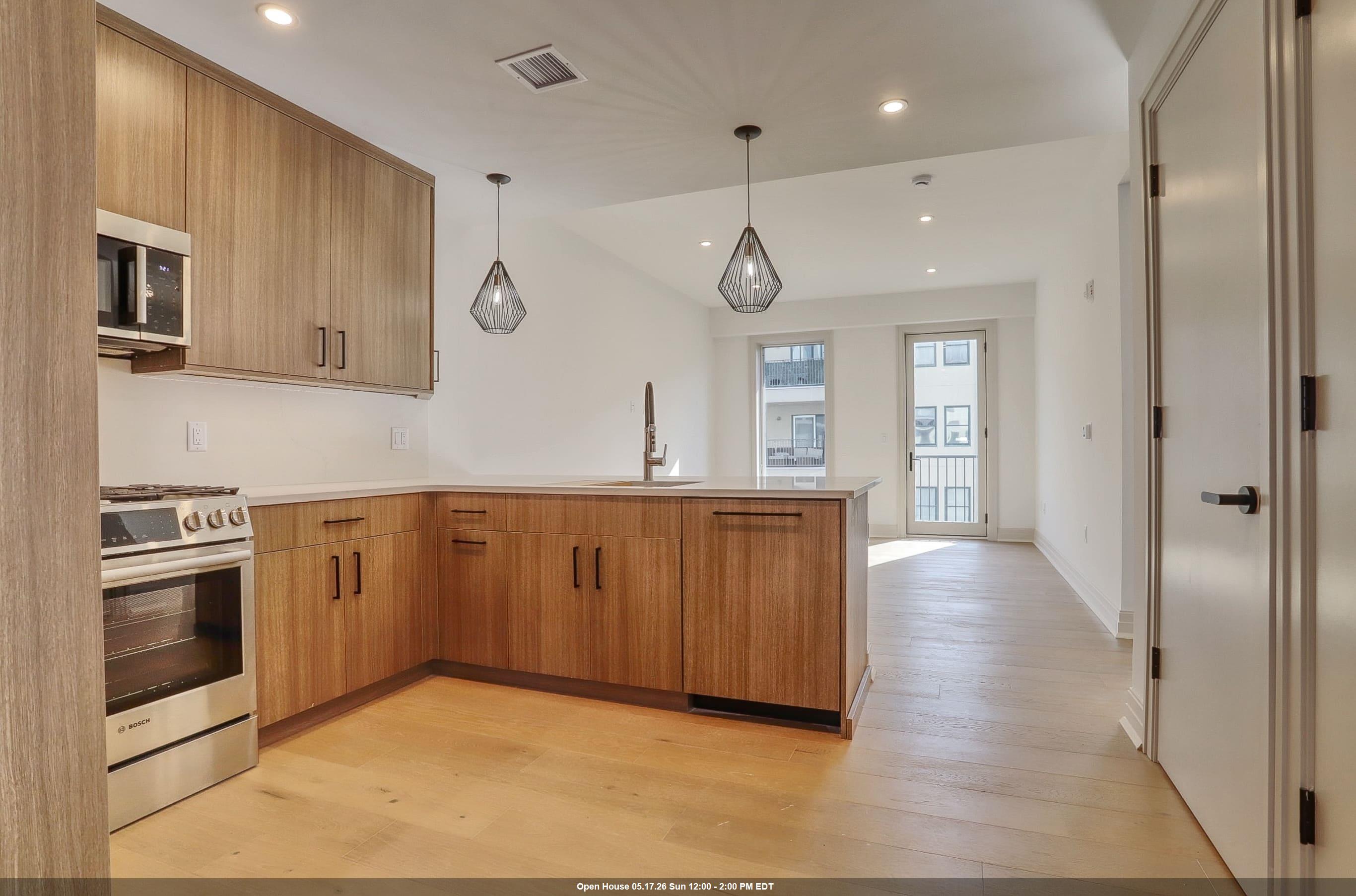 921 MADISON ST #401
