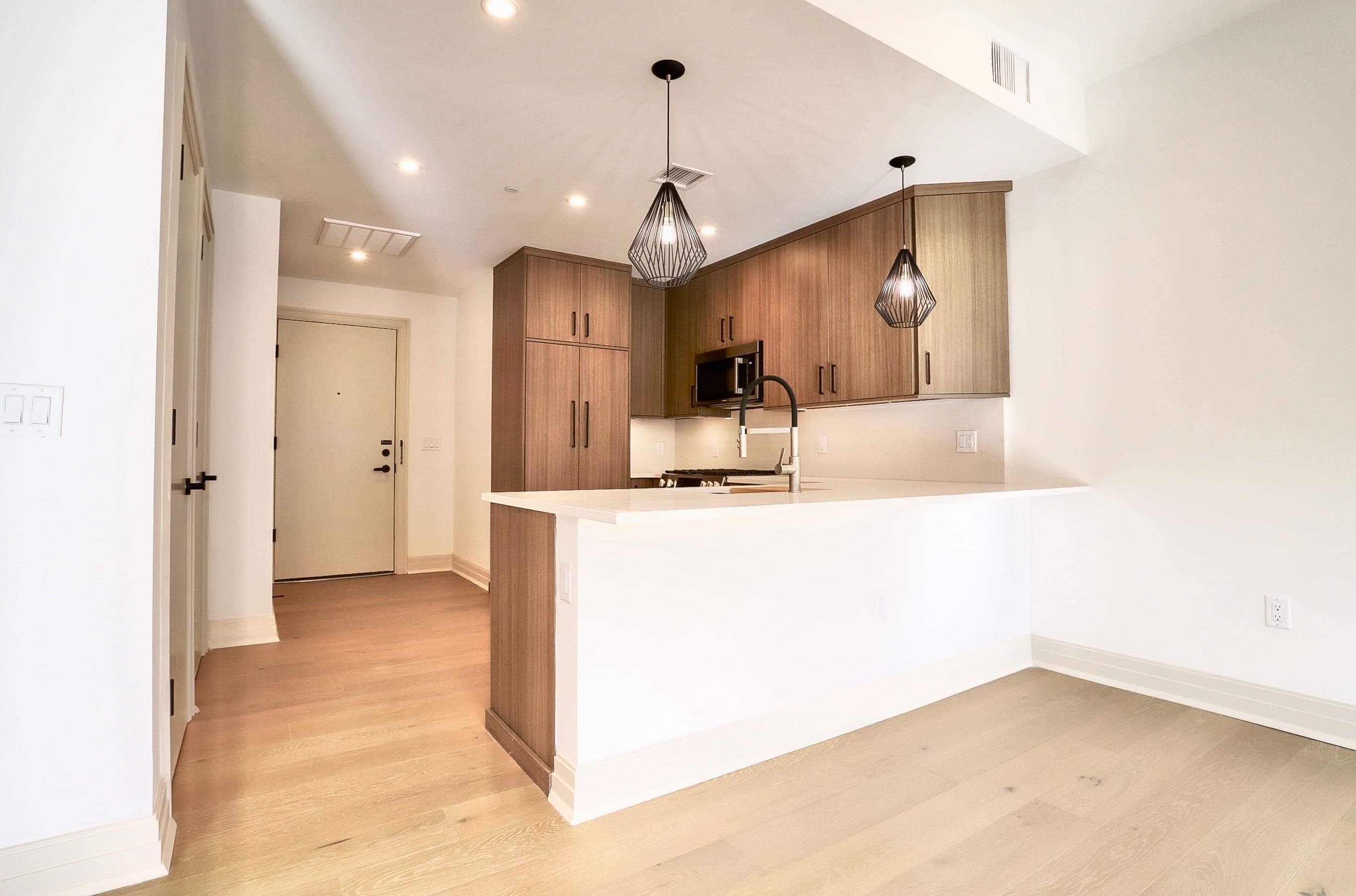 921 MADISON ST #401