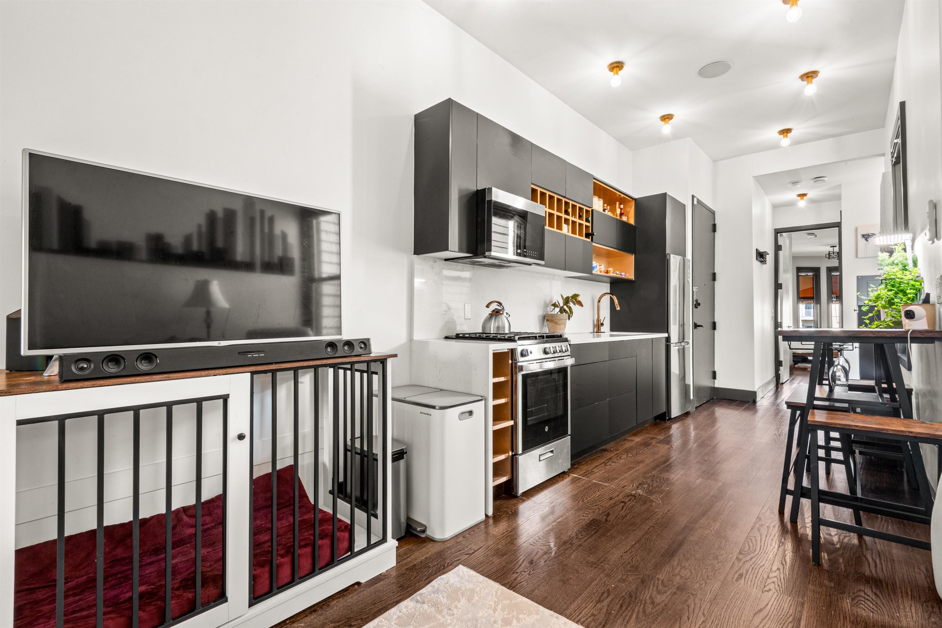 43 THORNE ST #3L