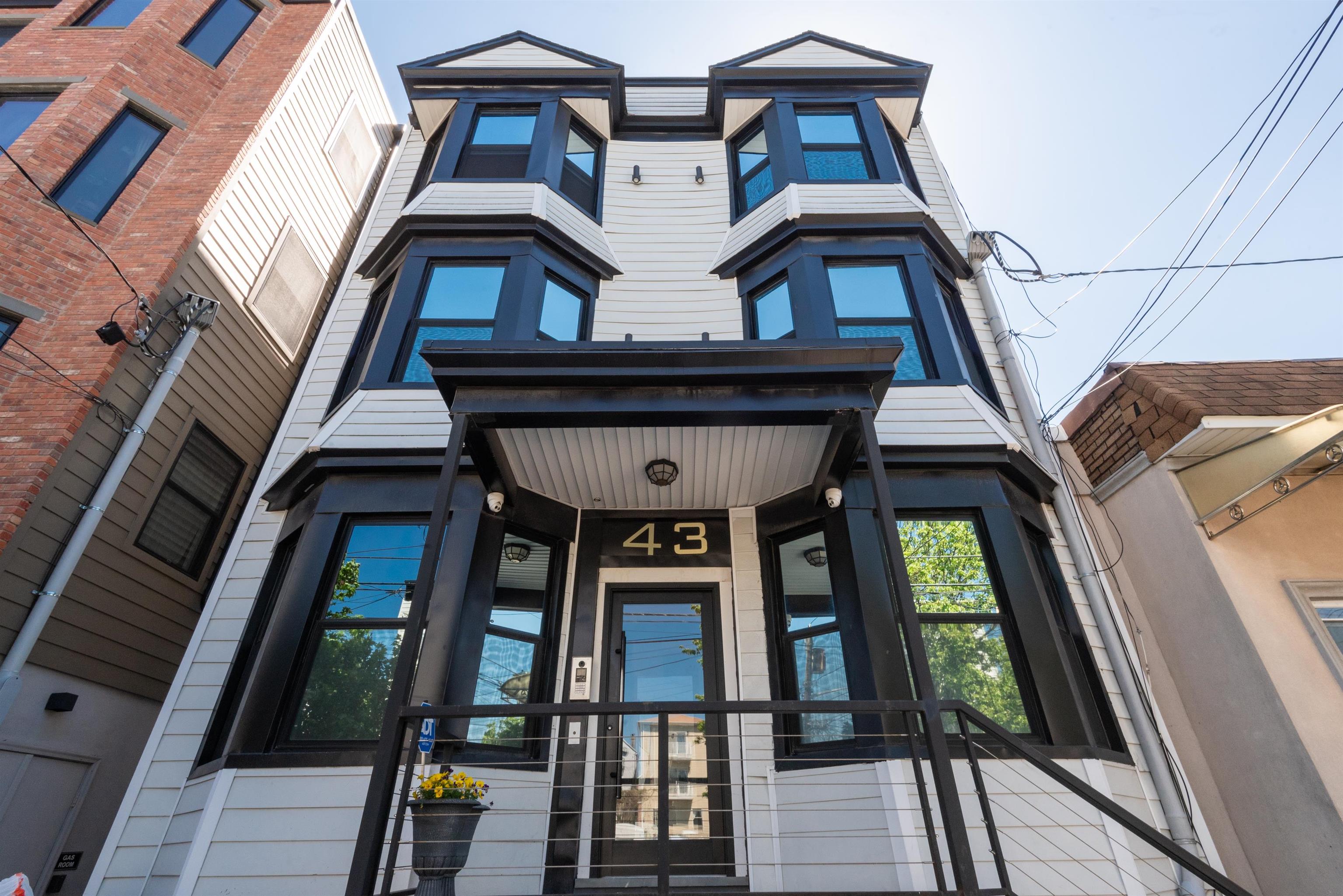 43 THORNE ST #3L