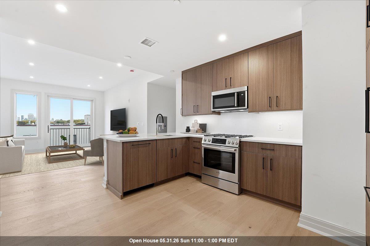 921 MADISON ST - Photo 1