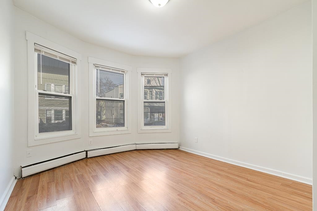 213 MYRTLE AVE - Photo 2