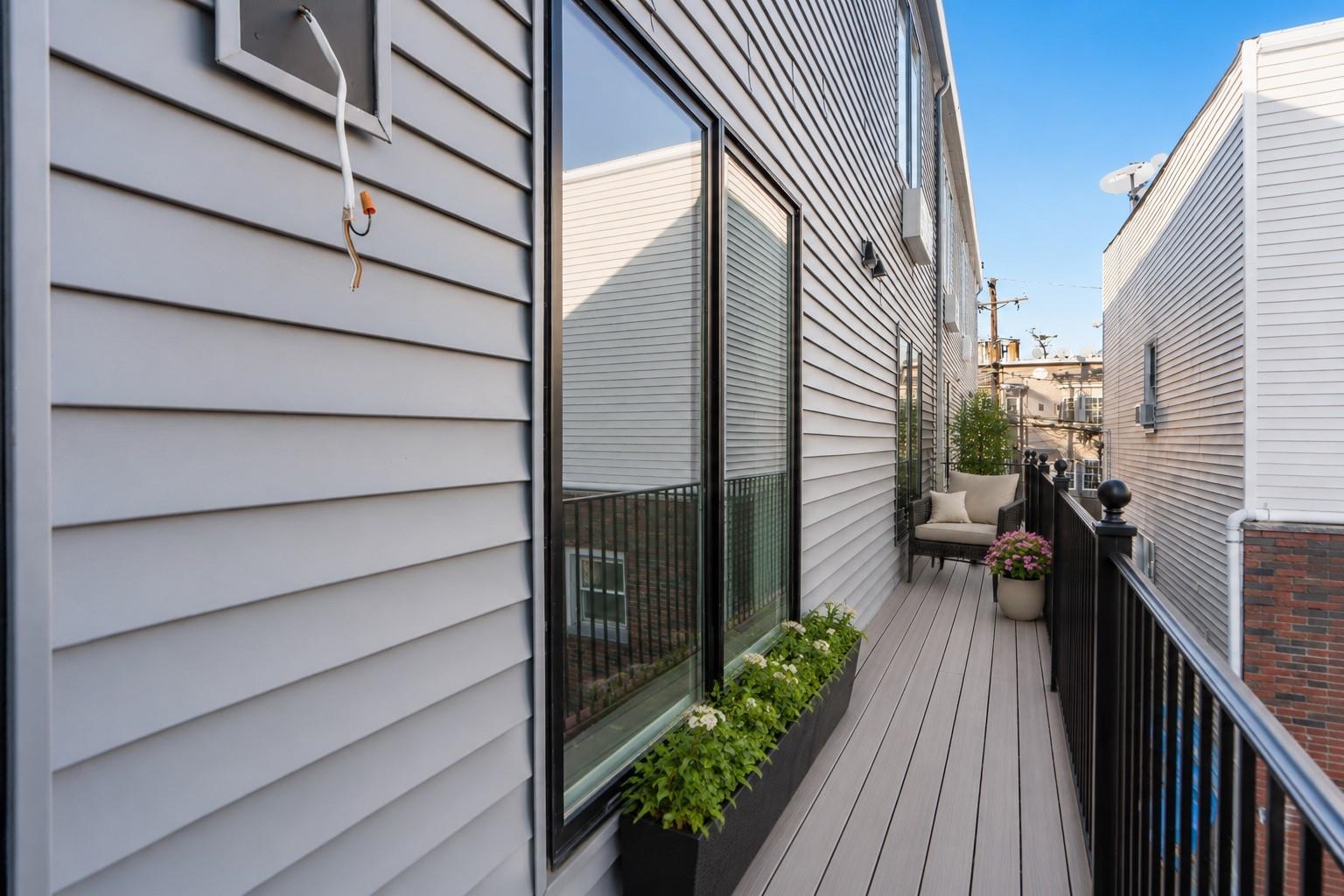 521 10TH ST - Photo 3