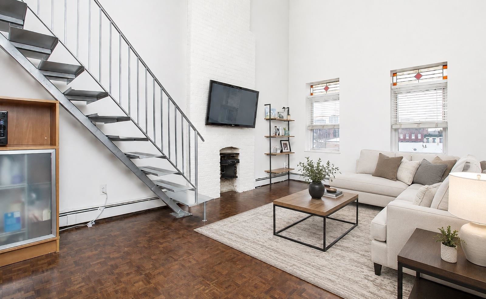 212 9TH ST - Photo 3