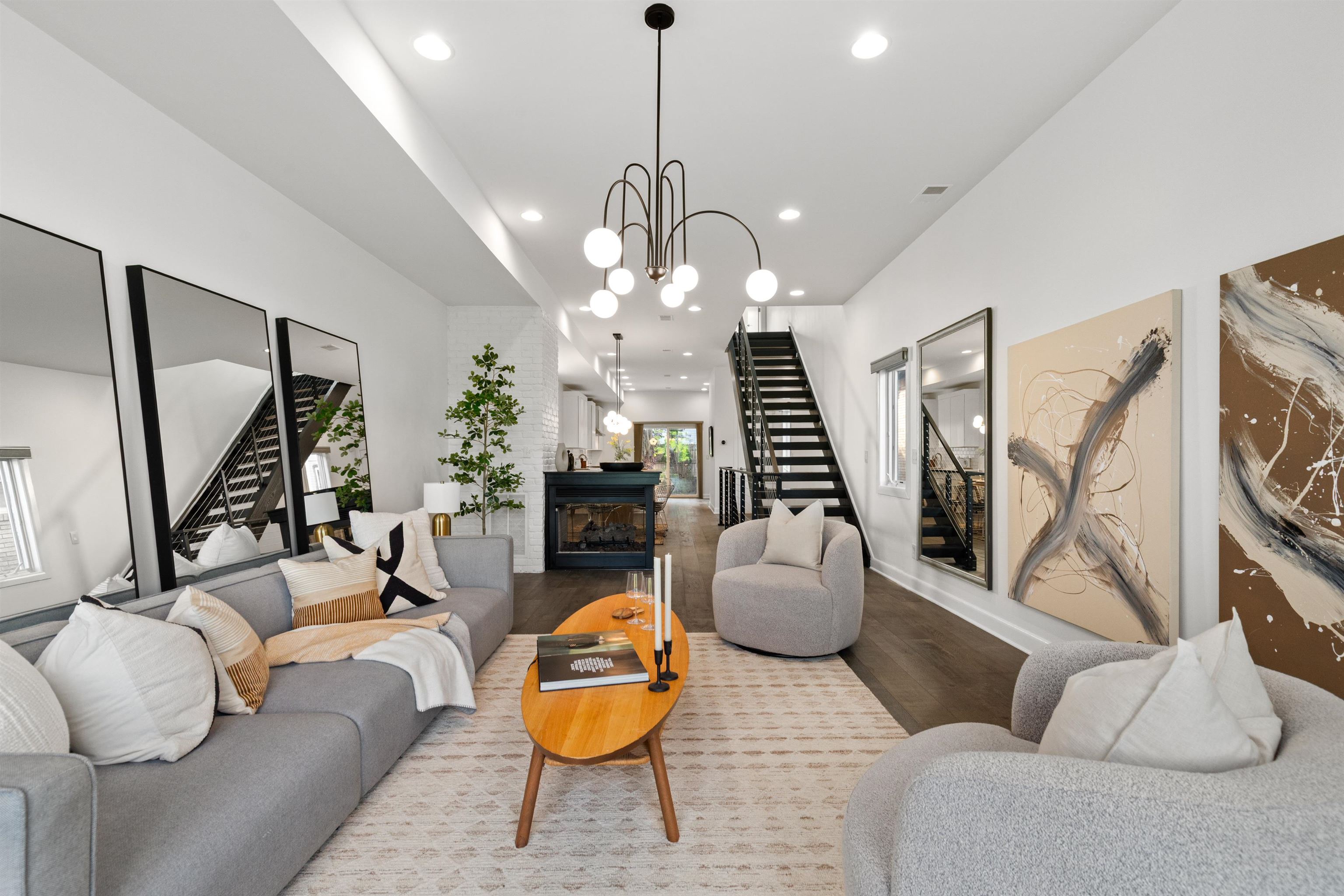 627 GREGORY AVE - Photo 3