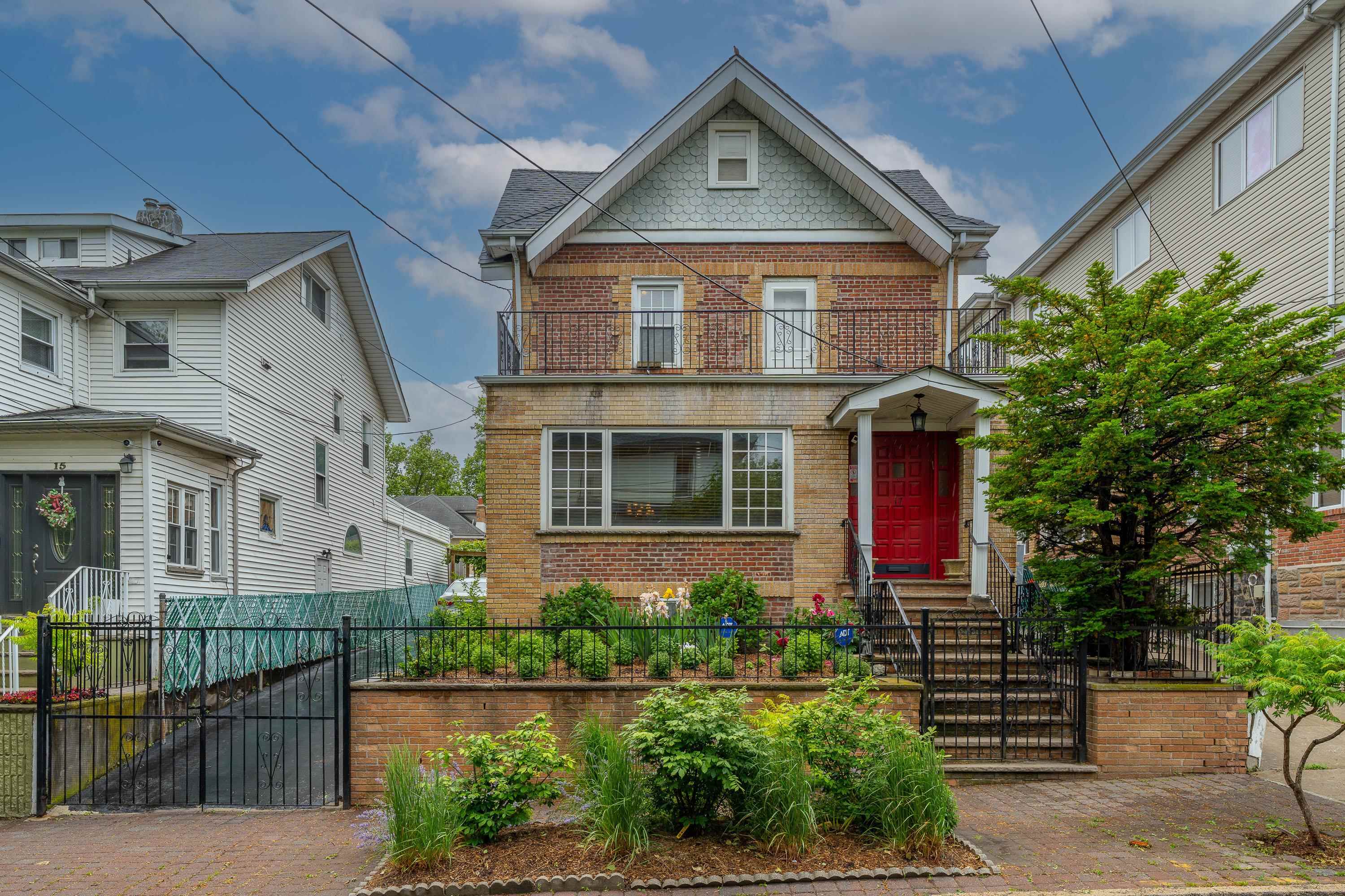 17 77TH ST - Photo 2
