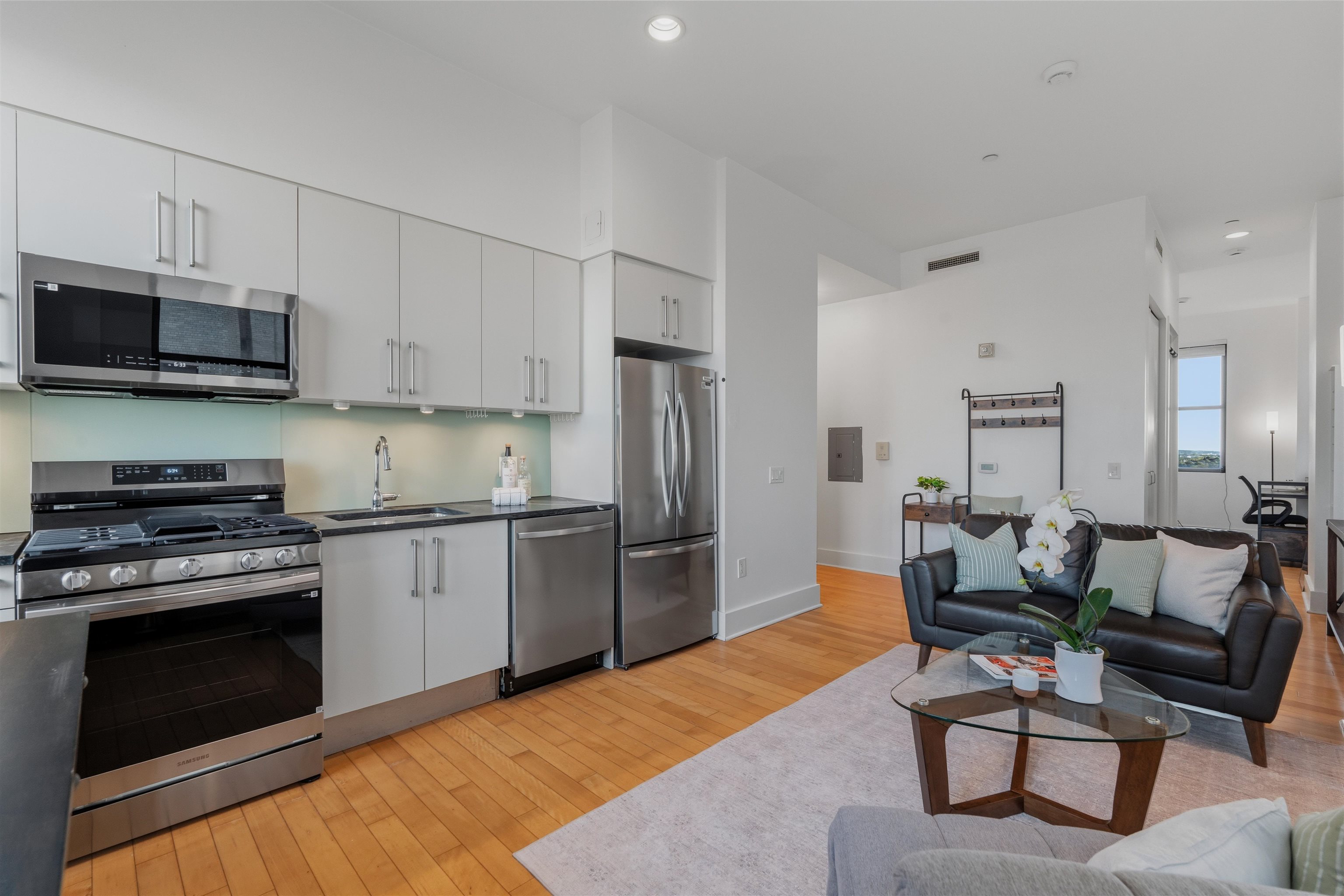 4 BEACON WAY #914