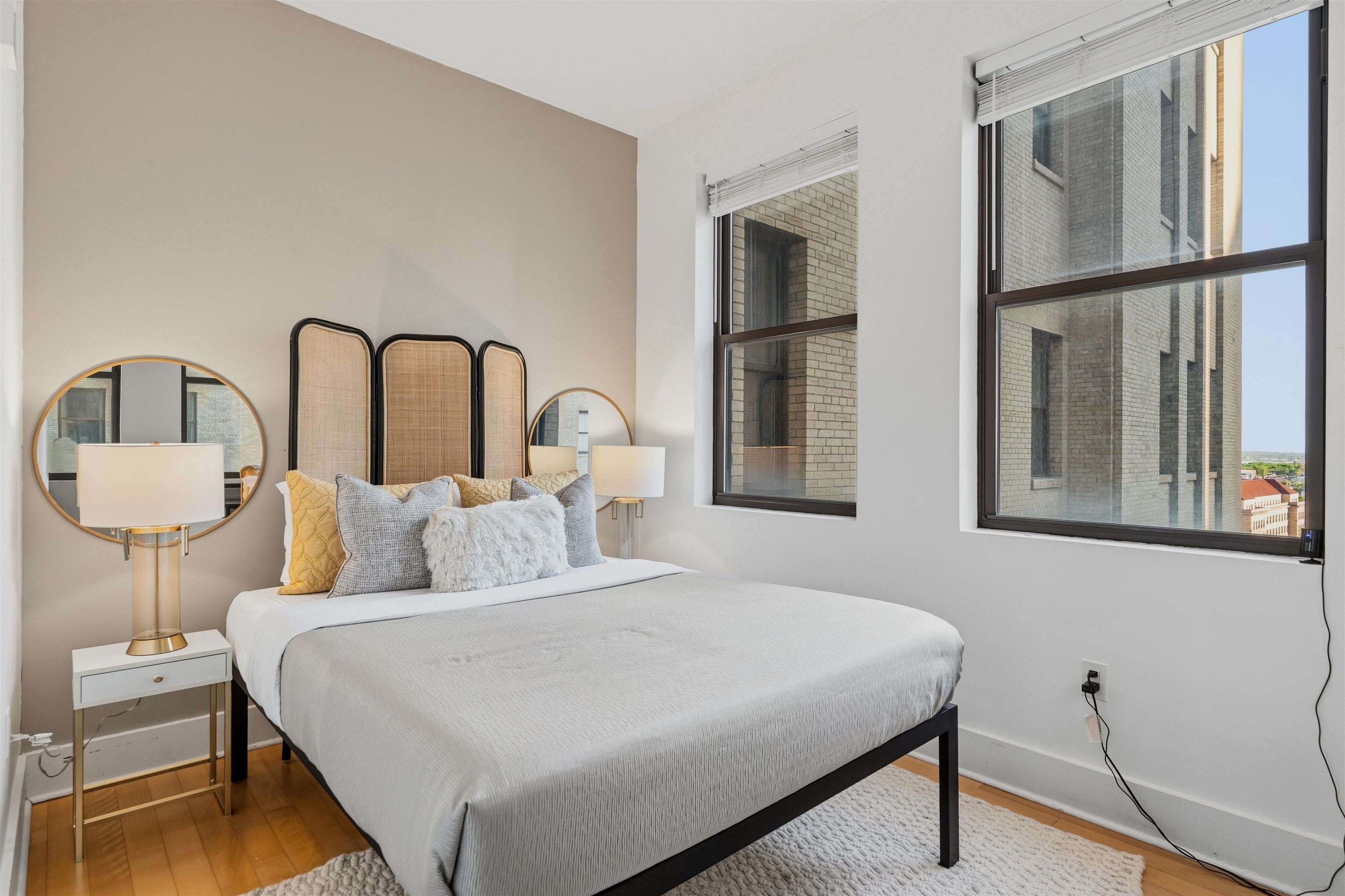 4 BEACON WAY #914