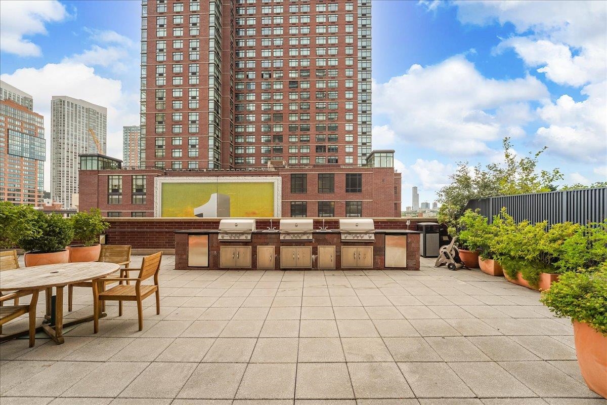 389 WASHINGTON ST #7F