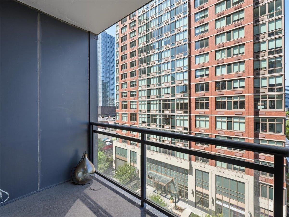 389 WASHINGTON ST #7F
