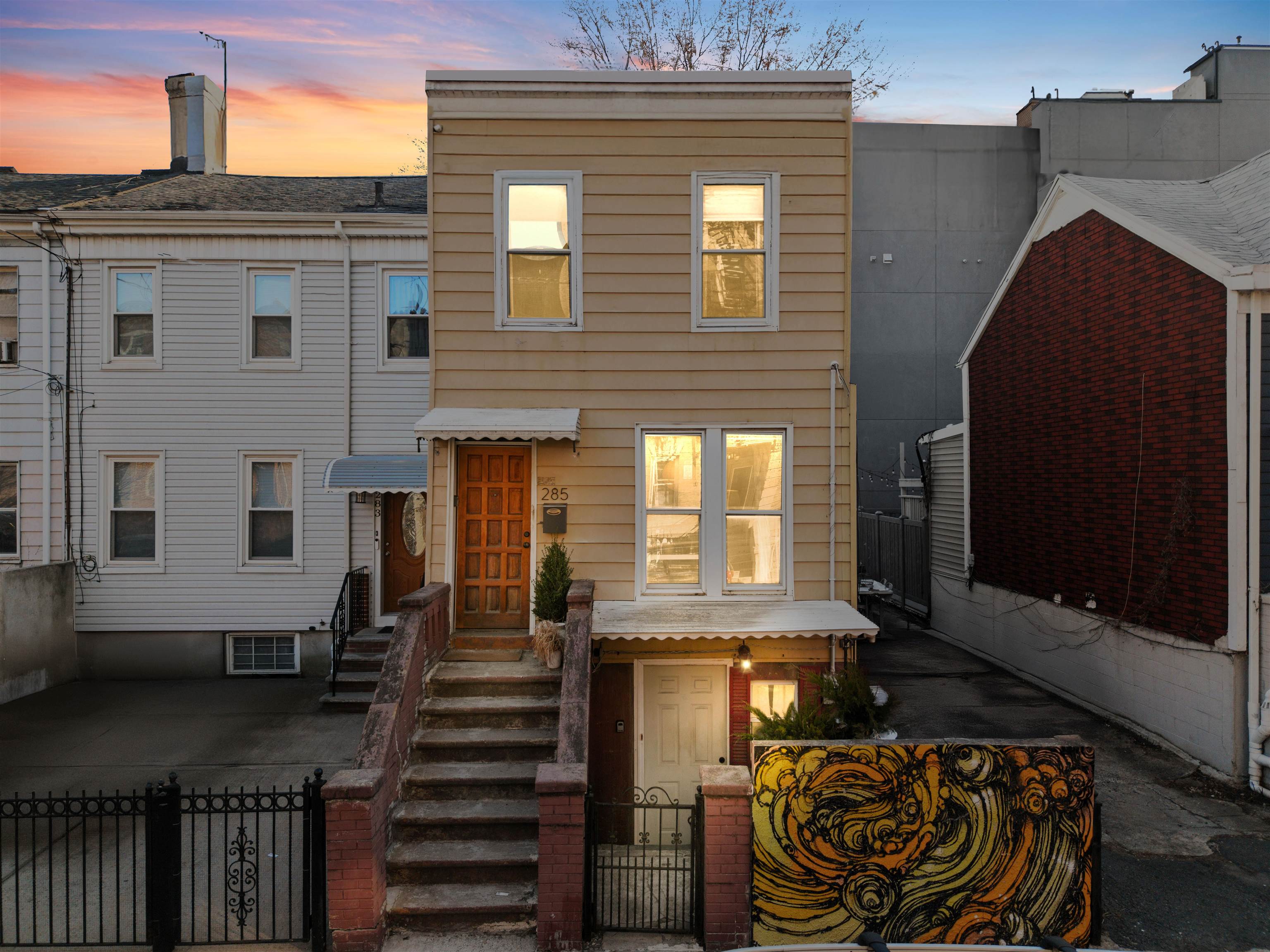 285 3RD ST - Photo 2