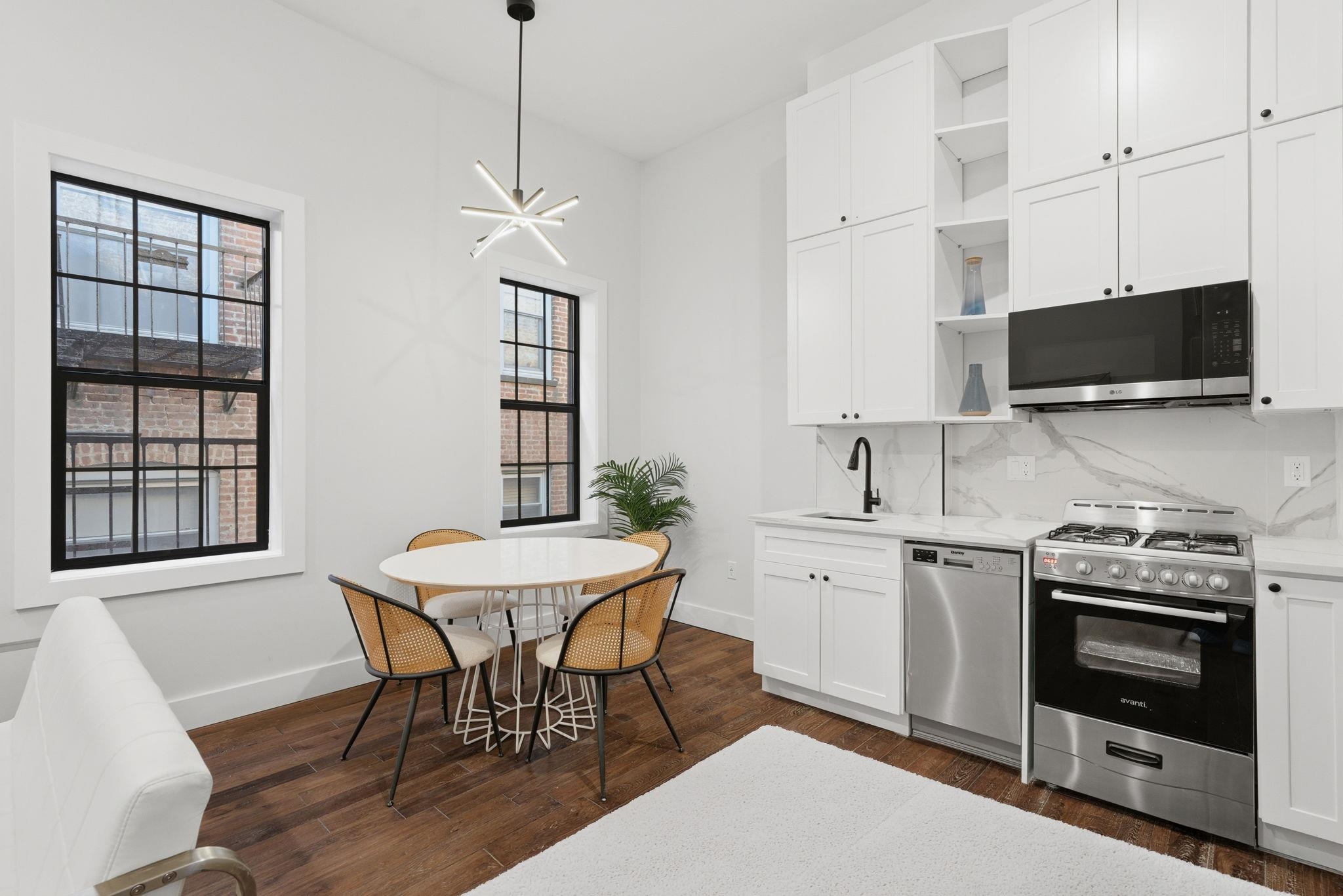 104 GLENWOOD AVE - Photo 3