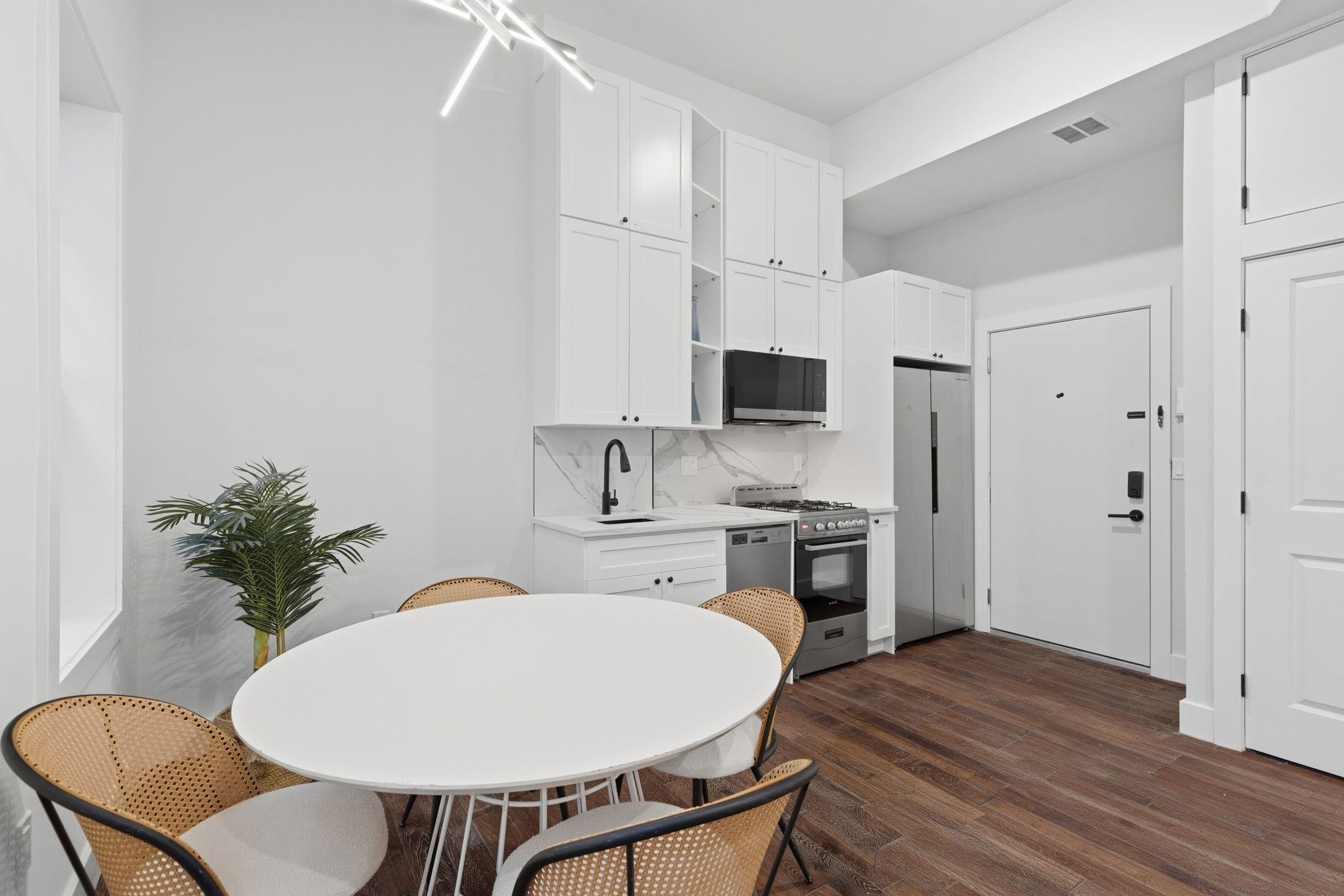 104 GLENWOOD AVE - Photo 4