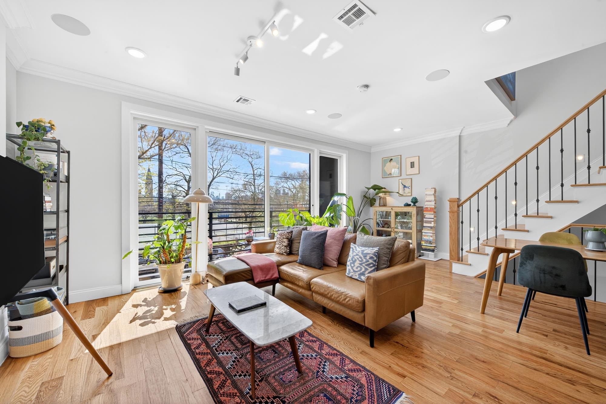 865 SUMMIT AVE - Photo 2