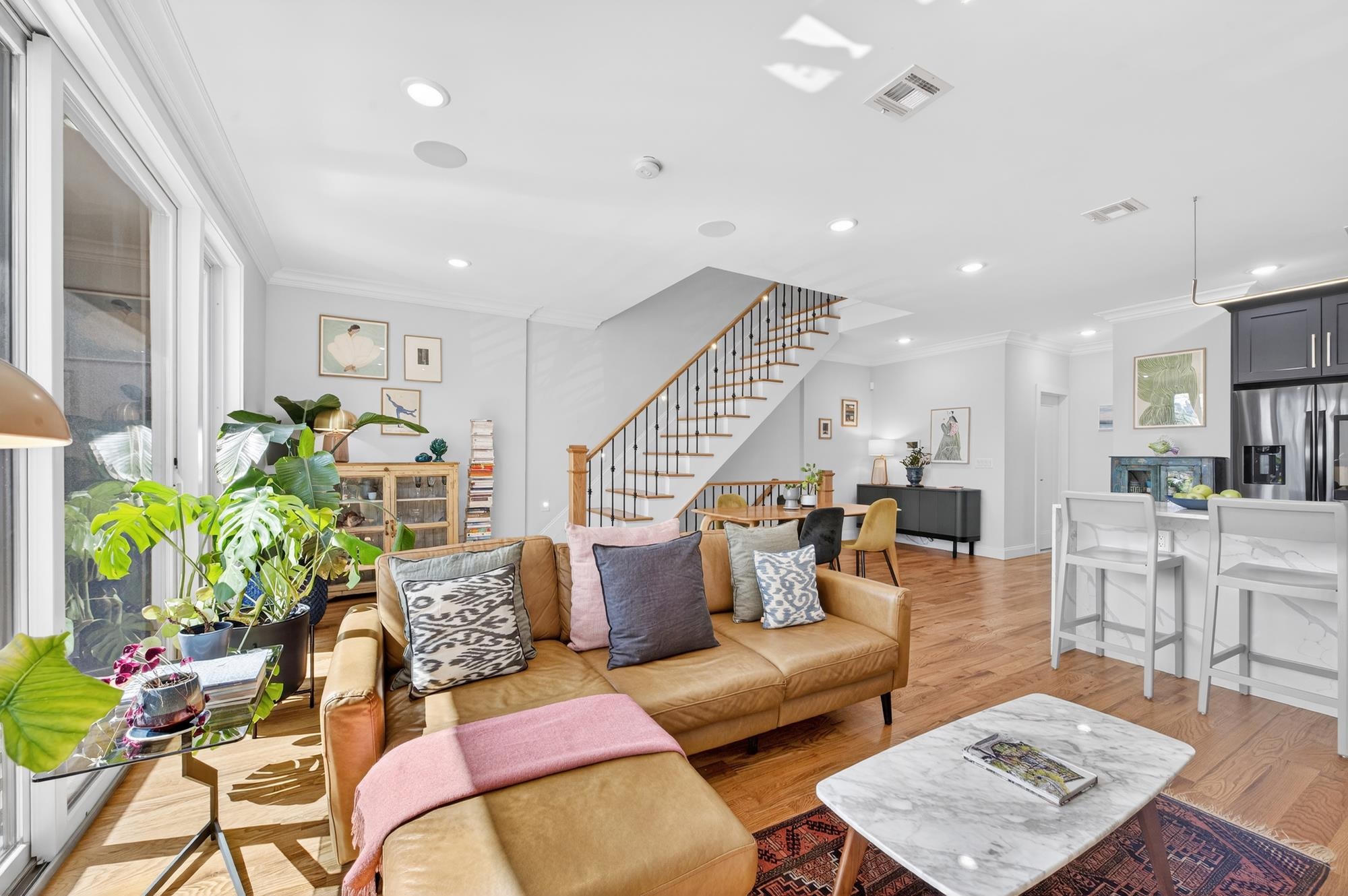 865 SUMMIT AVE - Photo 3