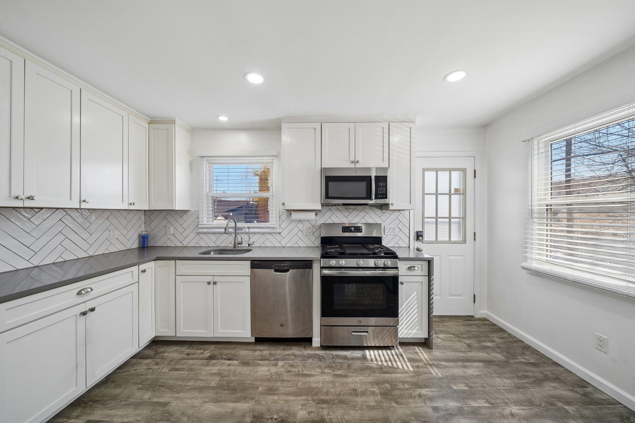 847 DENNIS PL - Photo 4