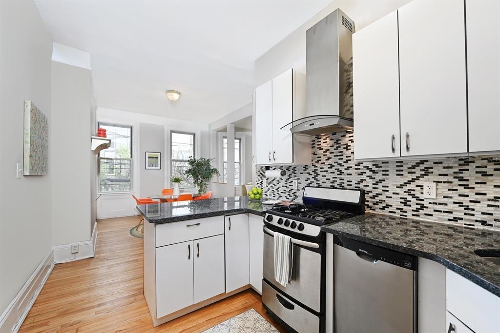 126 MADISON ST #2