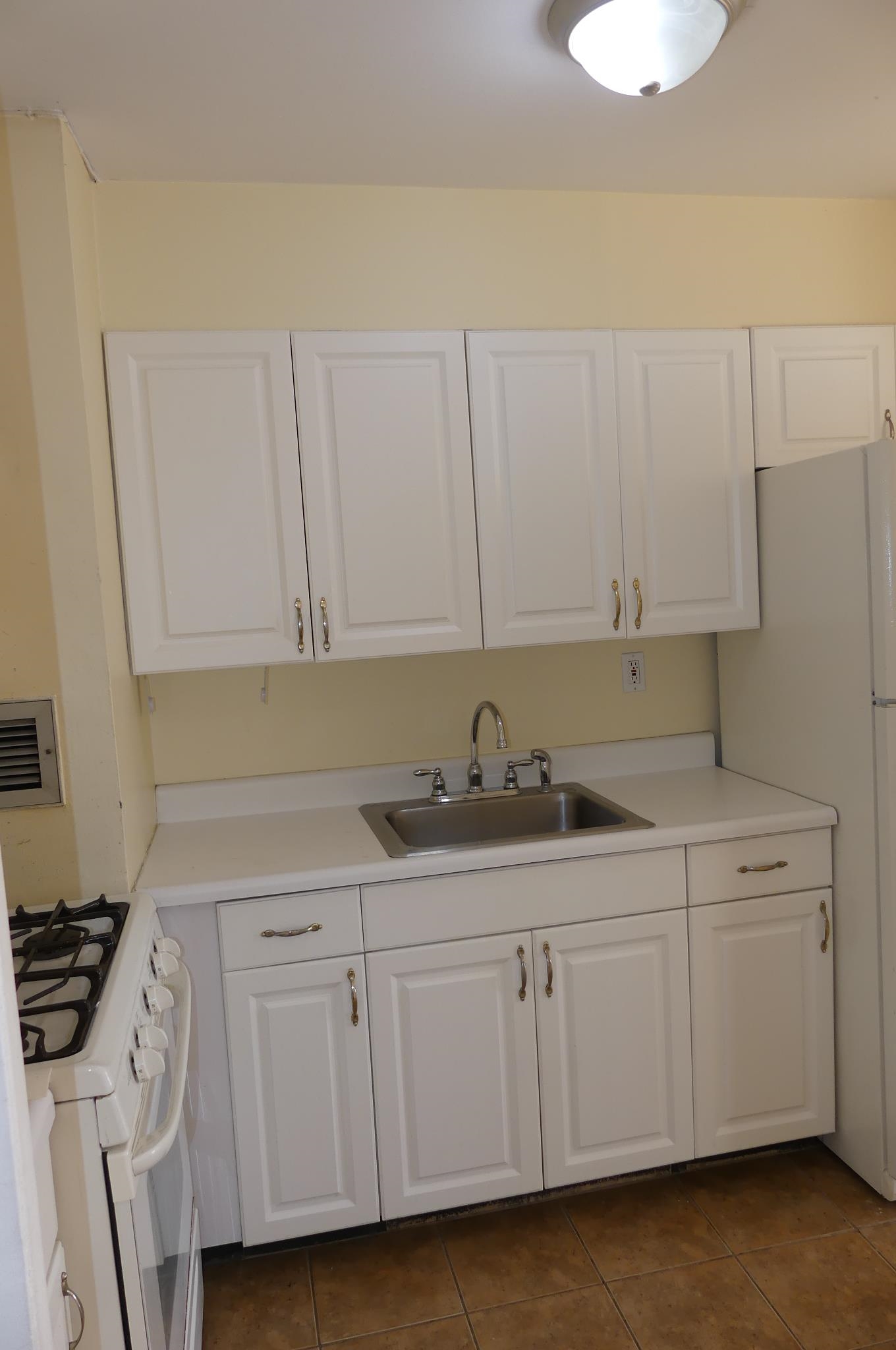 135 MONTGOMERY ST - Photo 5