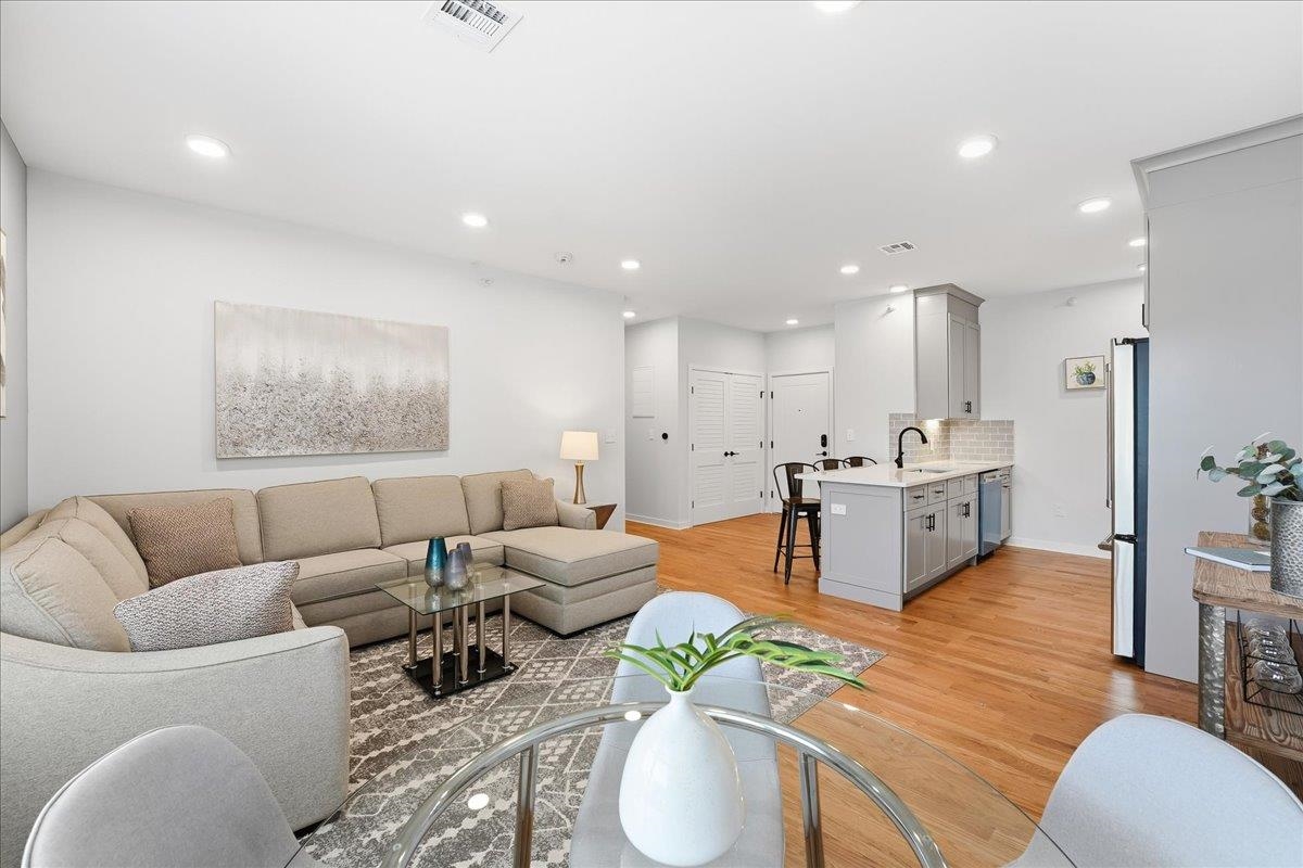 660 BLOOMFIELD AVE - Photo 4
