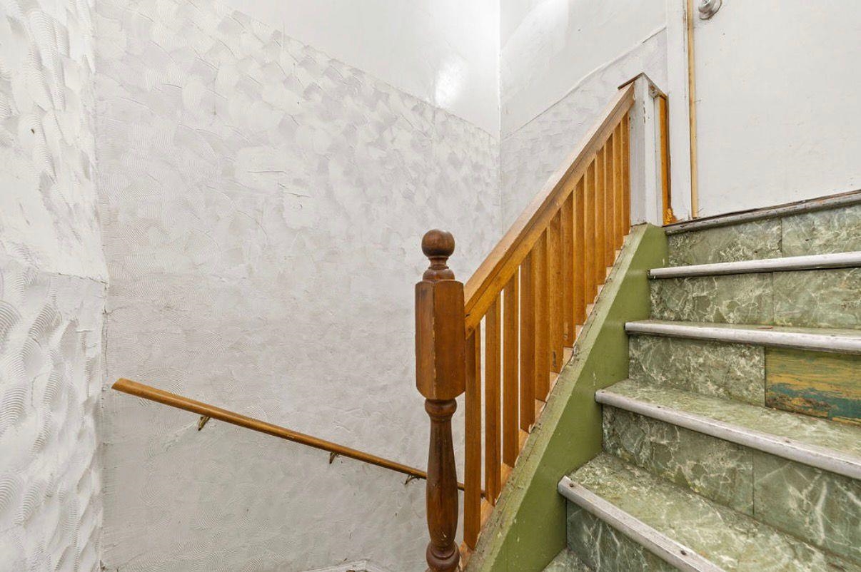 166 BERGEN AVE - Photo 3