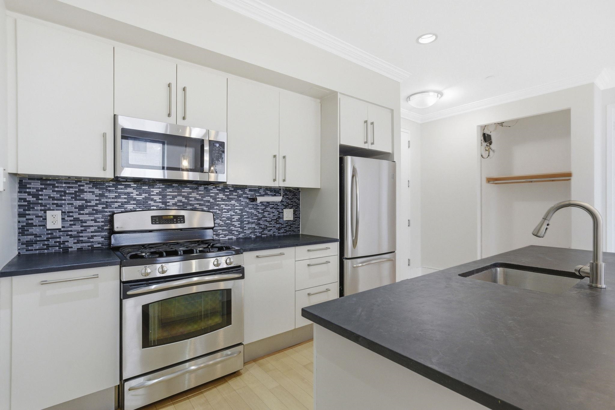 4 BEACON WAY #1404