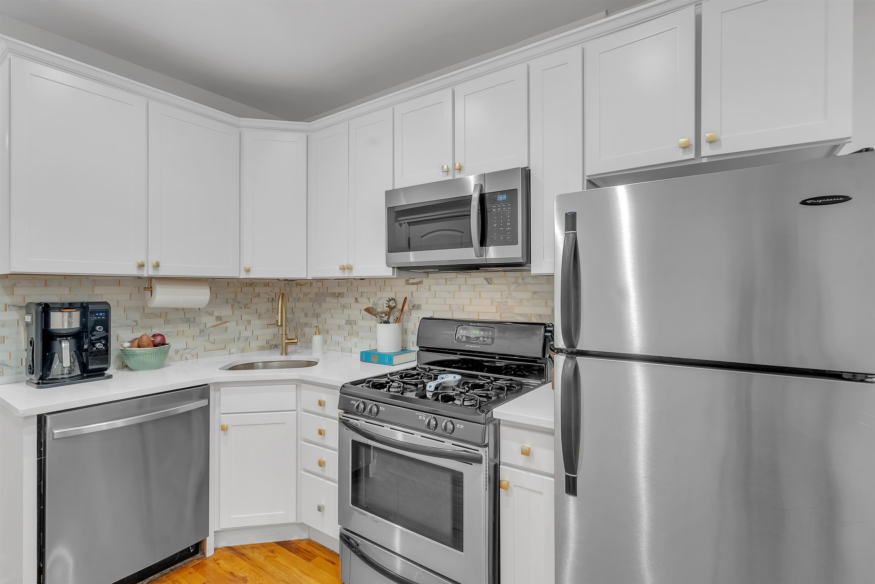 349 7TH ST - Photo 3