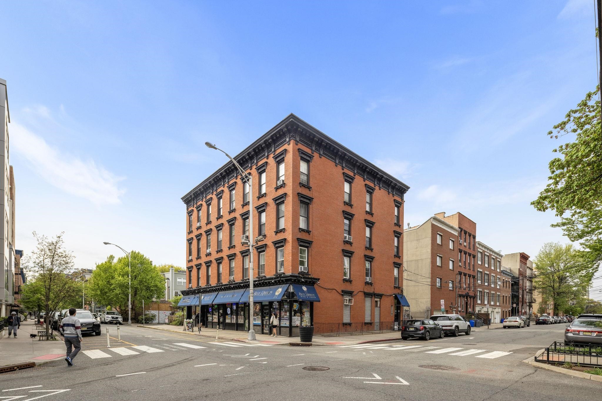 450 1ST ST - Photo 1