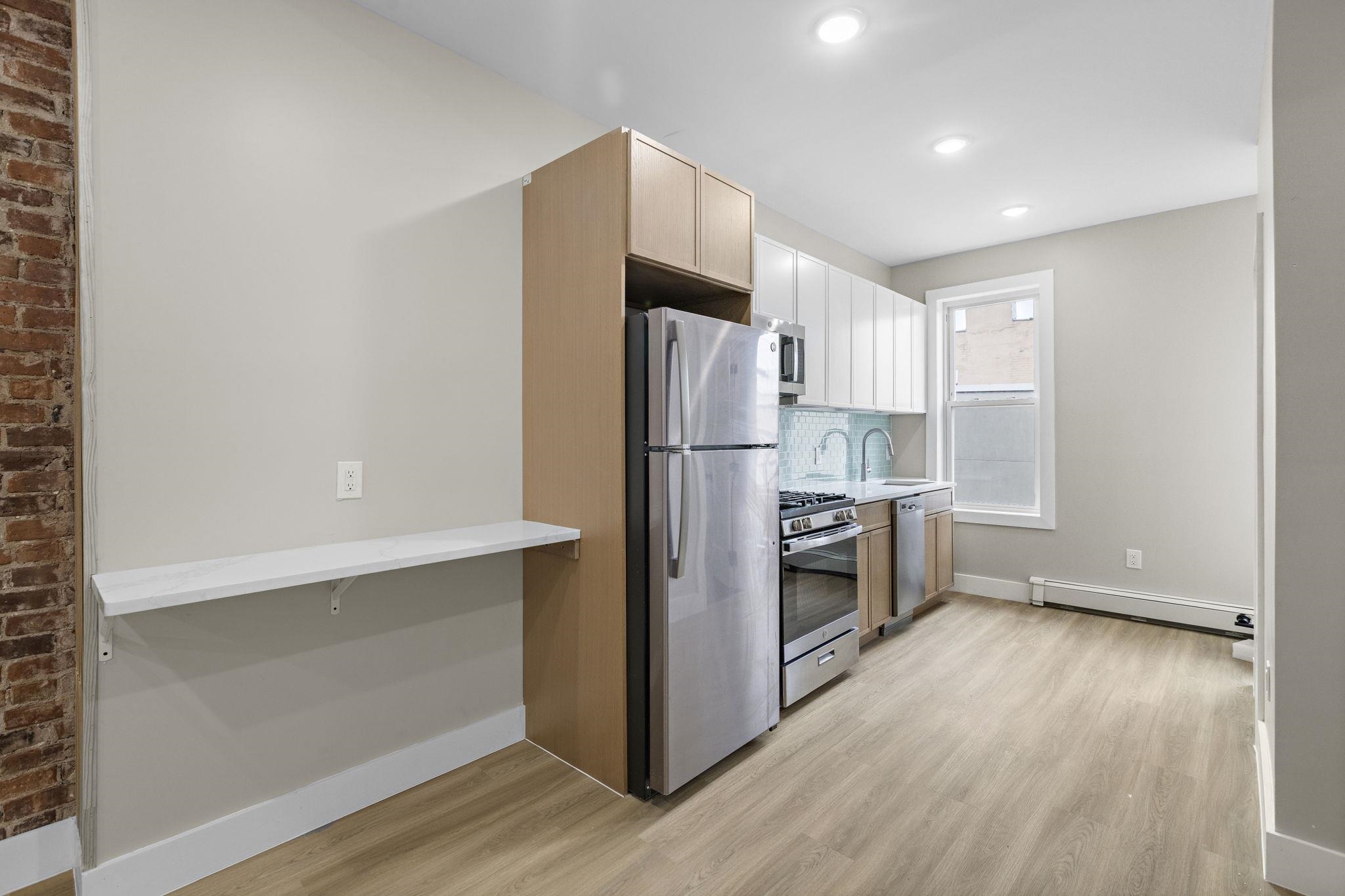 450 1ST ST - Photo 4