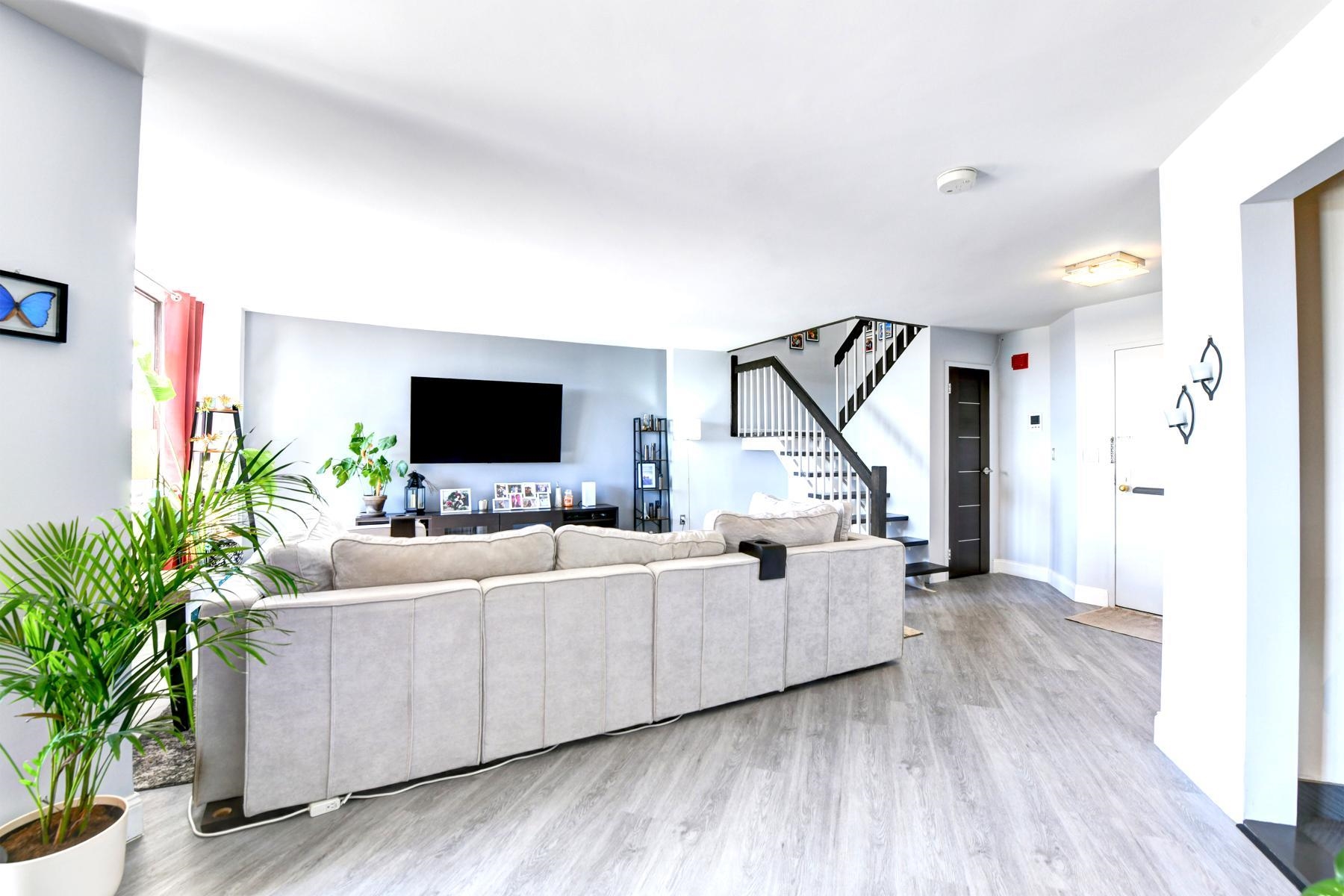 320 HARMON COVE TOWER - Photo 3