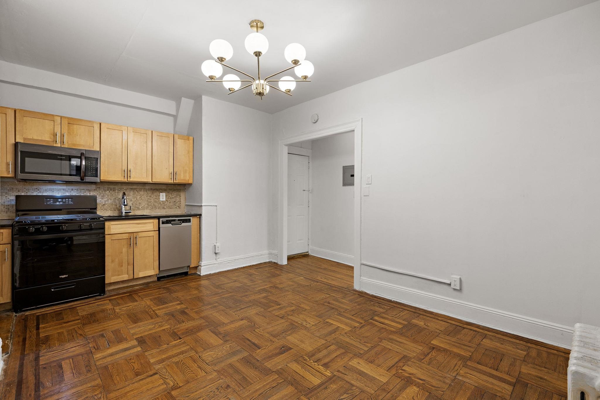 118 CORBIN AVE - Photo 3