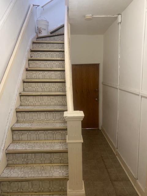 146 WEST SIDE AVE - Photo 2
