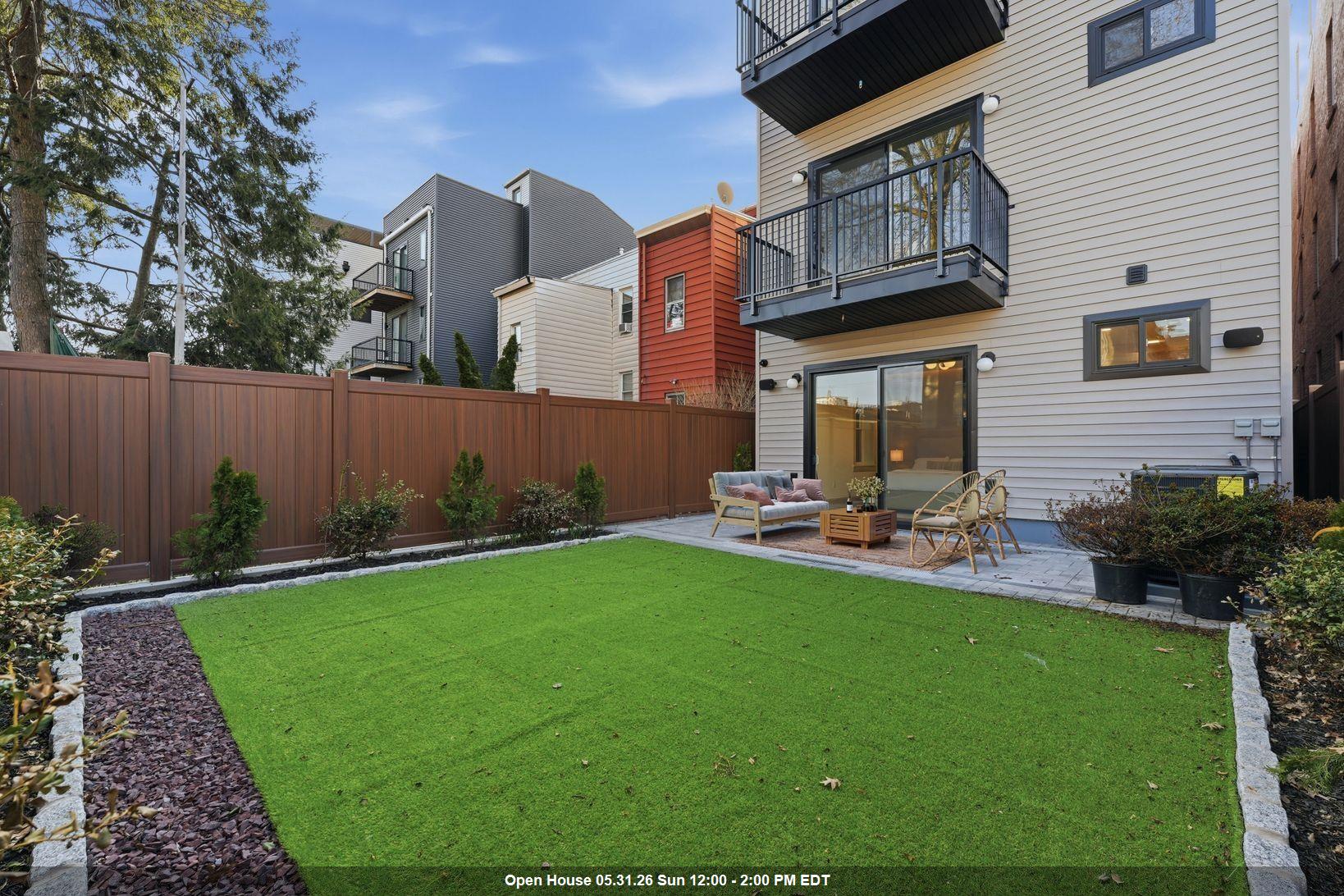 206 SHERMAN AVE - Photo 1