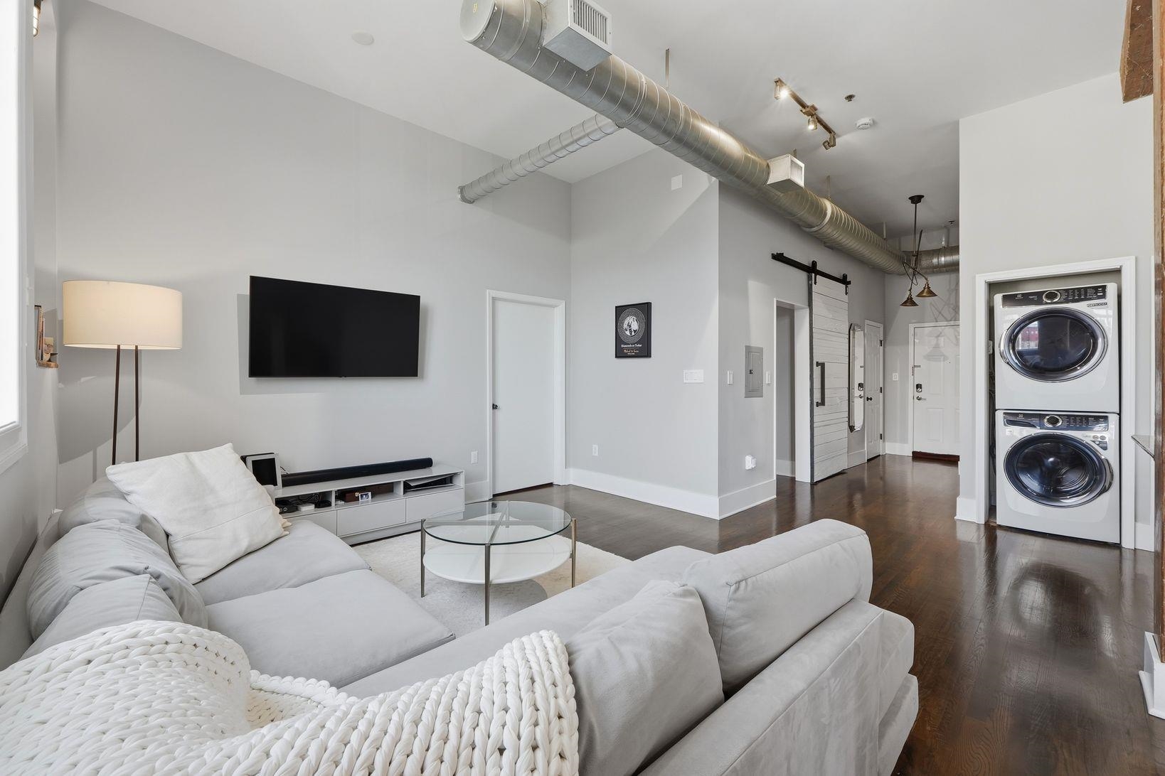 1023 CLINTON ST - Photo 4
