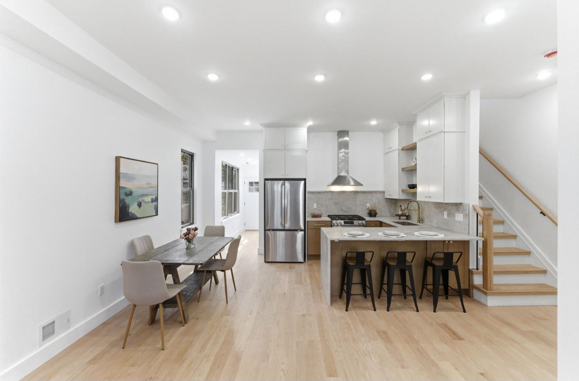 113 OAK ST - Photo 2
