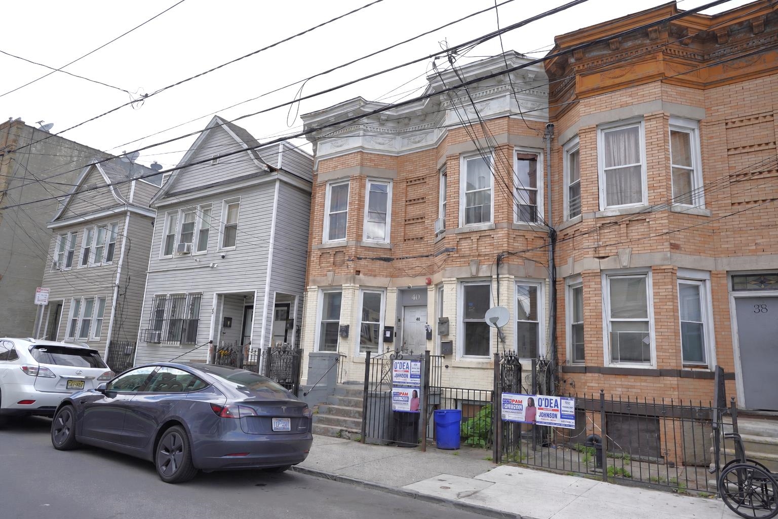 40 BARTHOLDI AVE - Photo 1