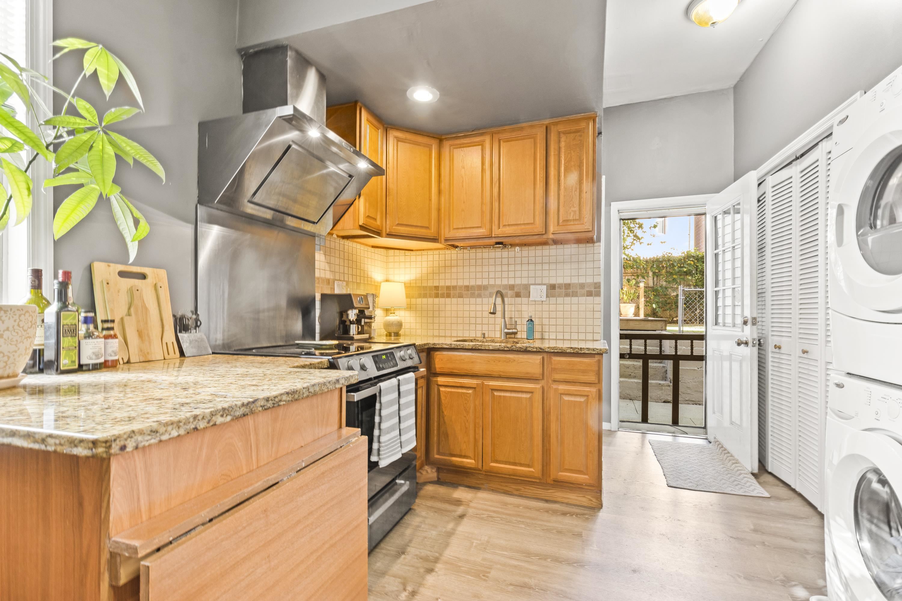 616 10TH ST - Photo 1