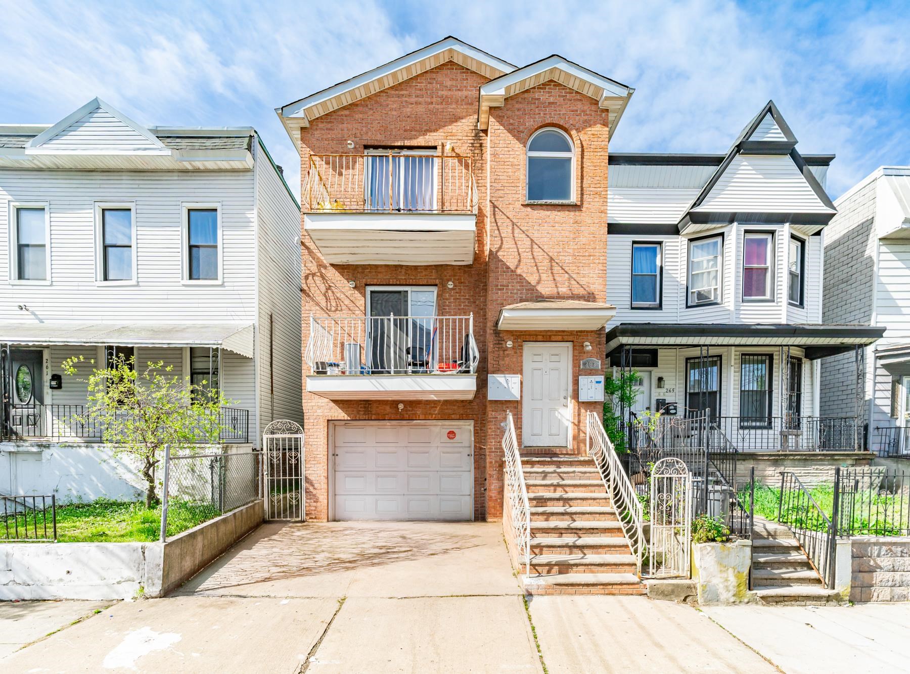 263 FORREST ST - Photo 1