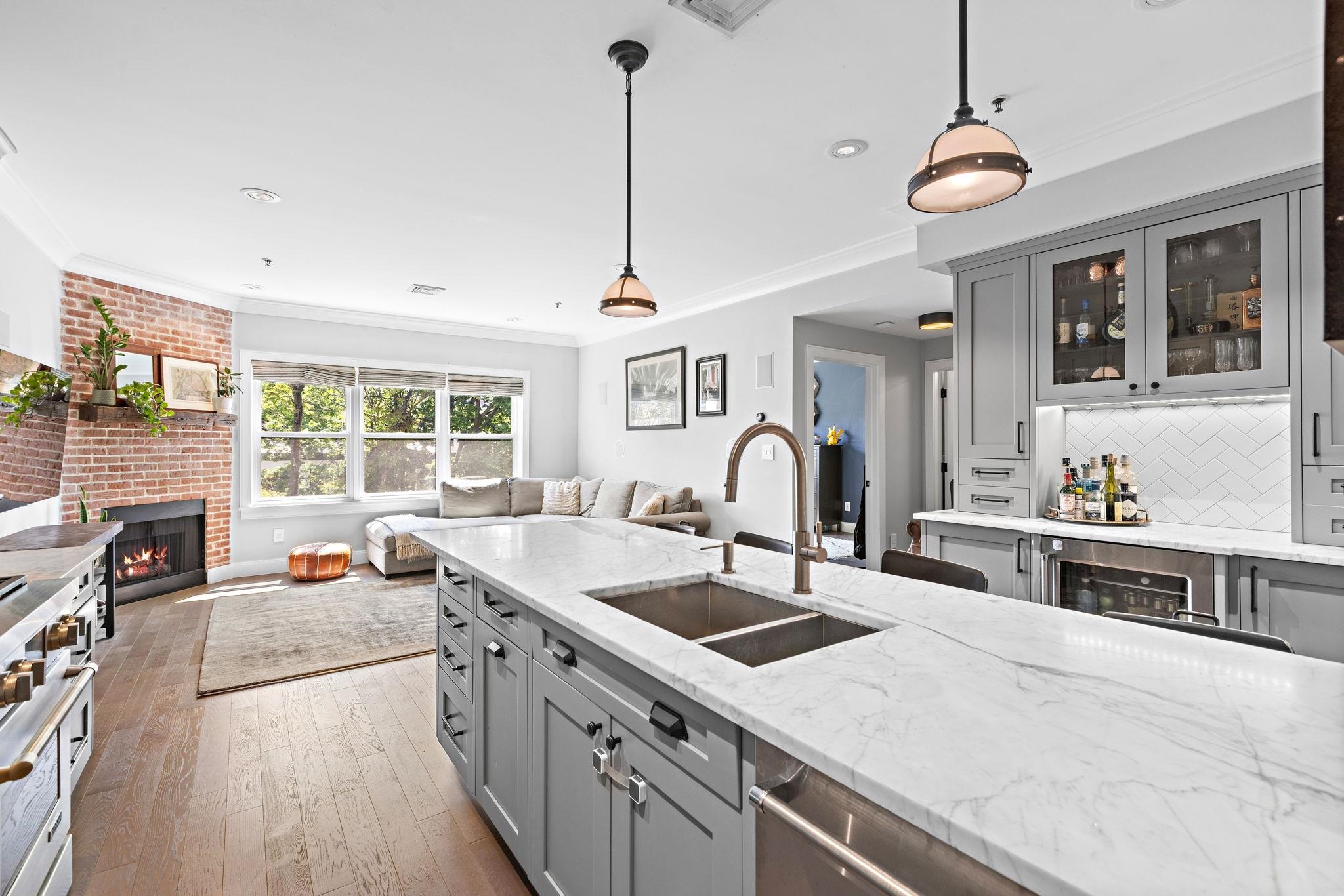 1313 PARK AVE - Photo 3