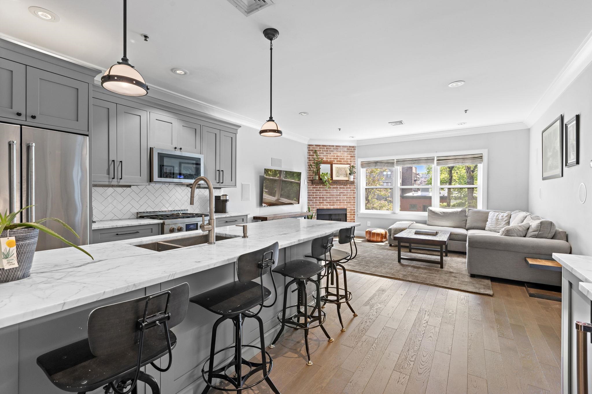 1313 PARK AVE - Photo 4