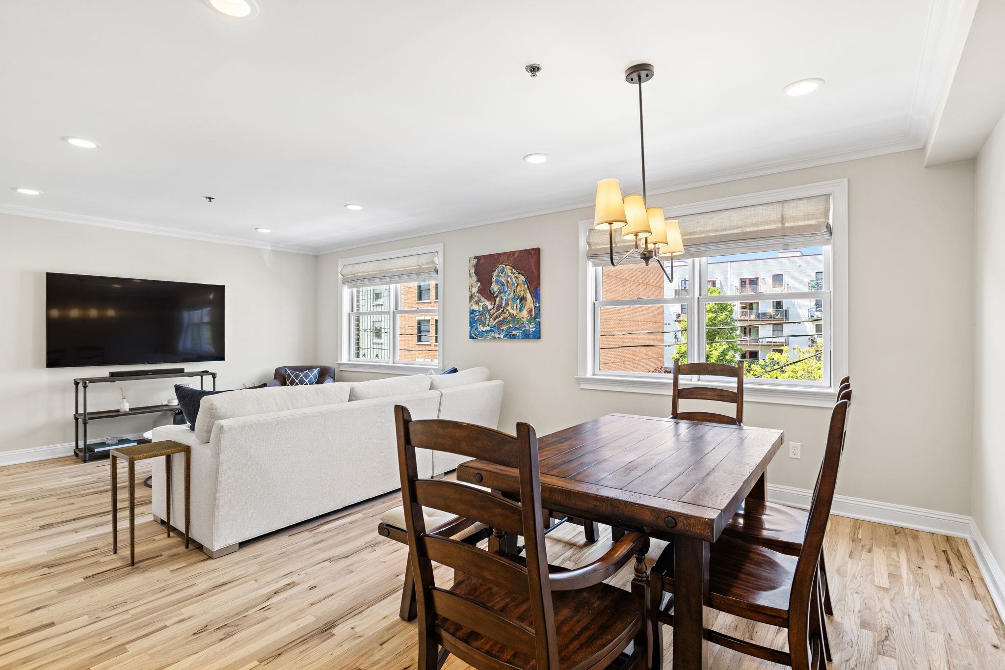 225 CLINTON ST - Photo 3