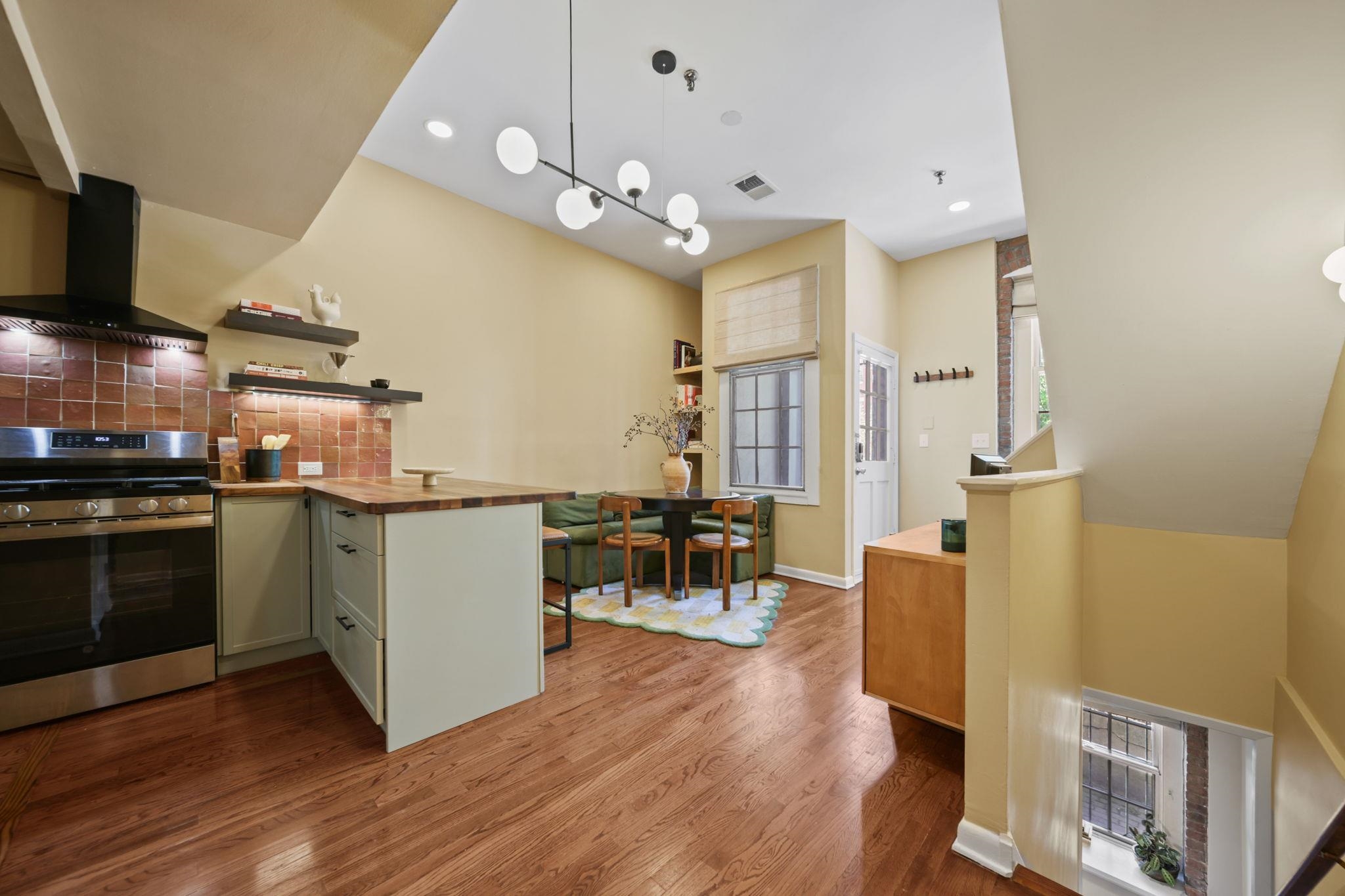158 WAYNE ST - Photo 2