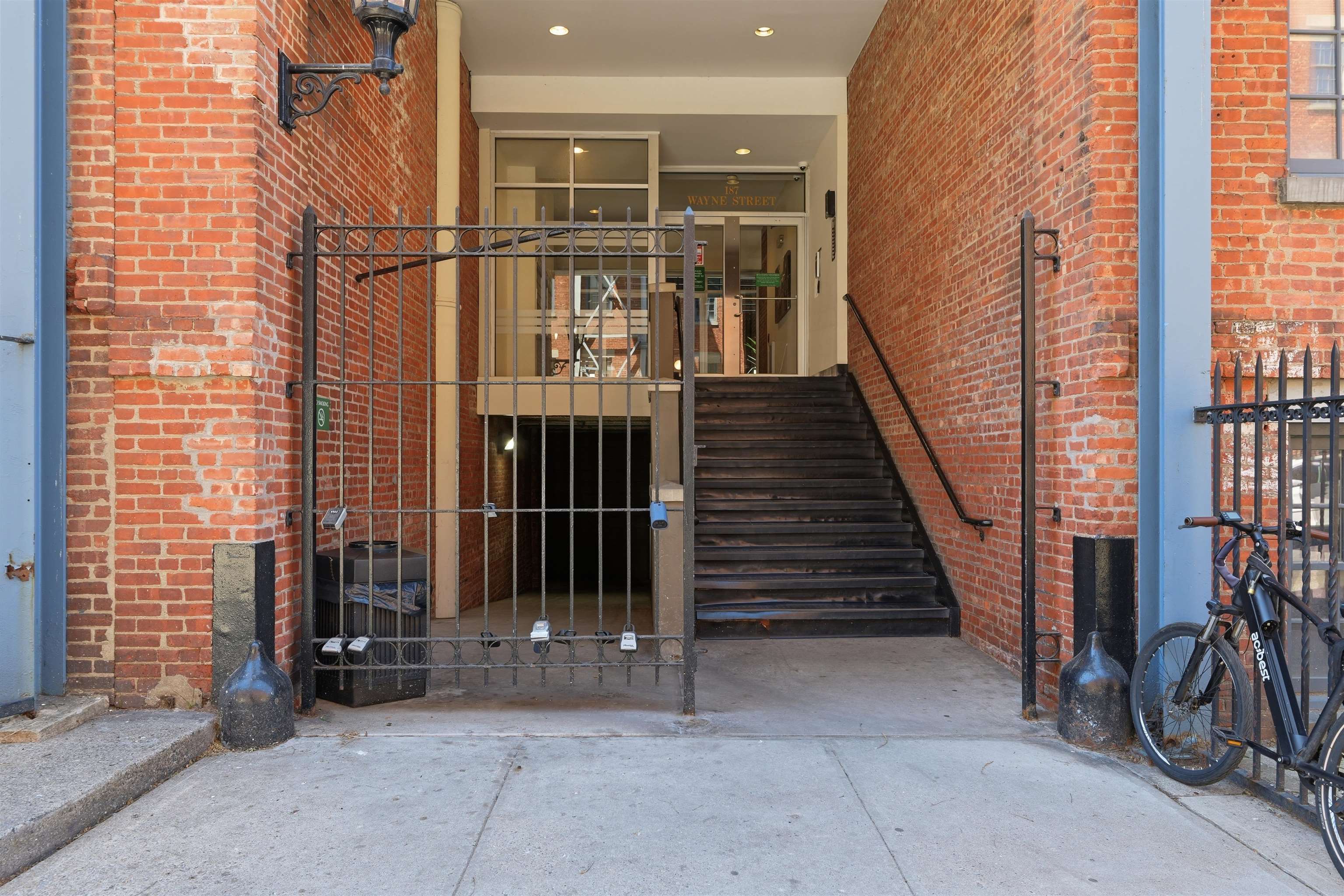 187 WAYNE ST - Photo 2